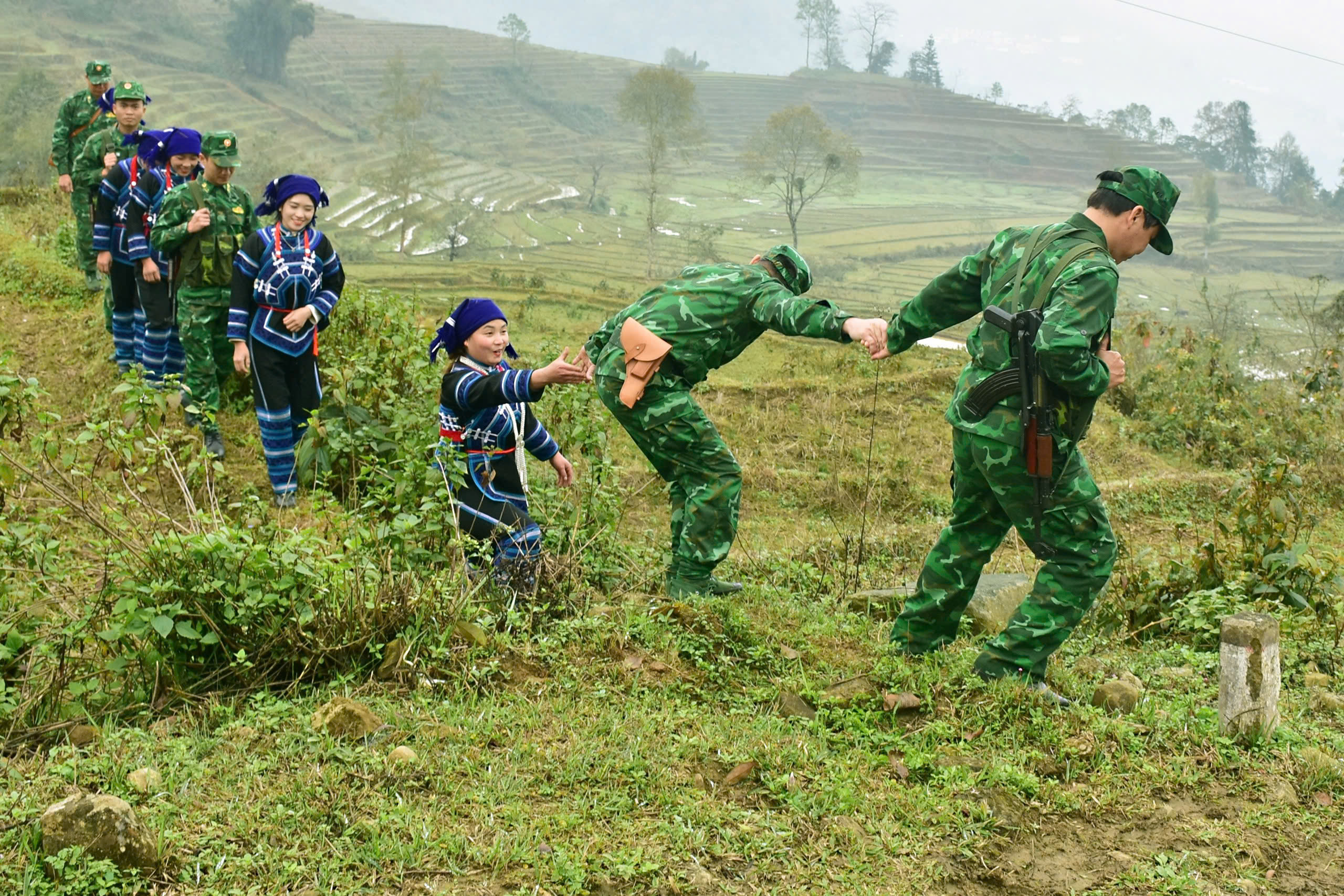 Xay-dung-the-tran-long-dan-vung-manh-ba0-ve-bien-gioi-quóc gia-12.jpg