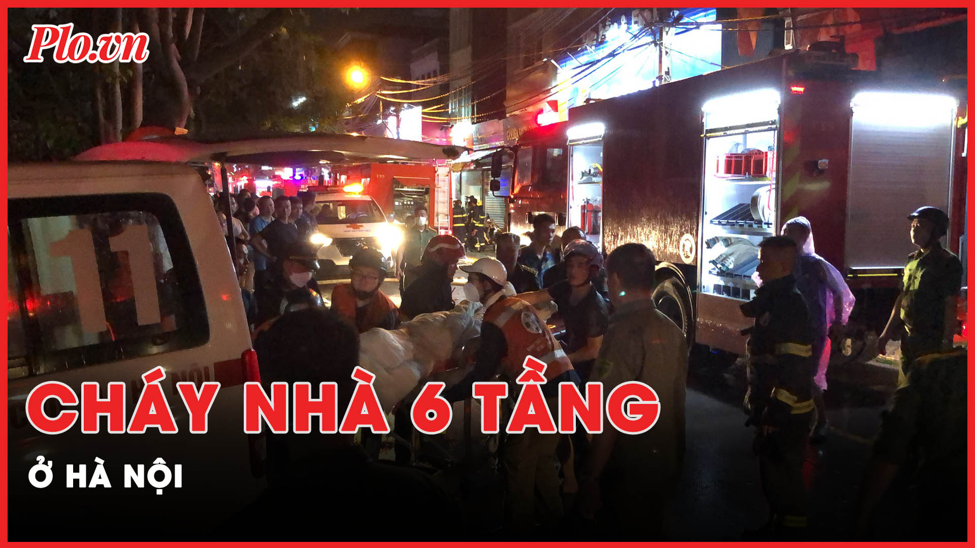Video: Nhà 6 tầng cháy dữ dội trong mưa lớn ở Hà Nội