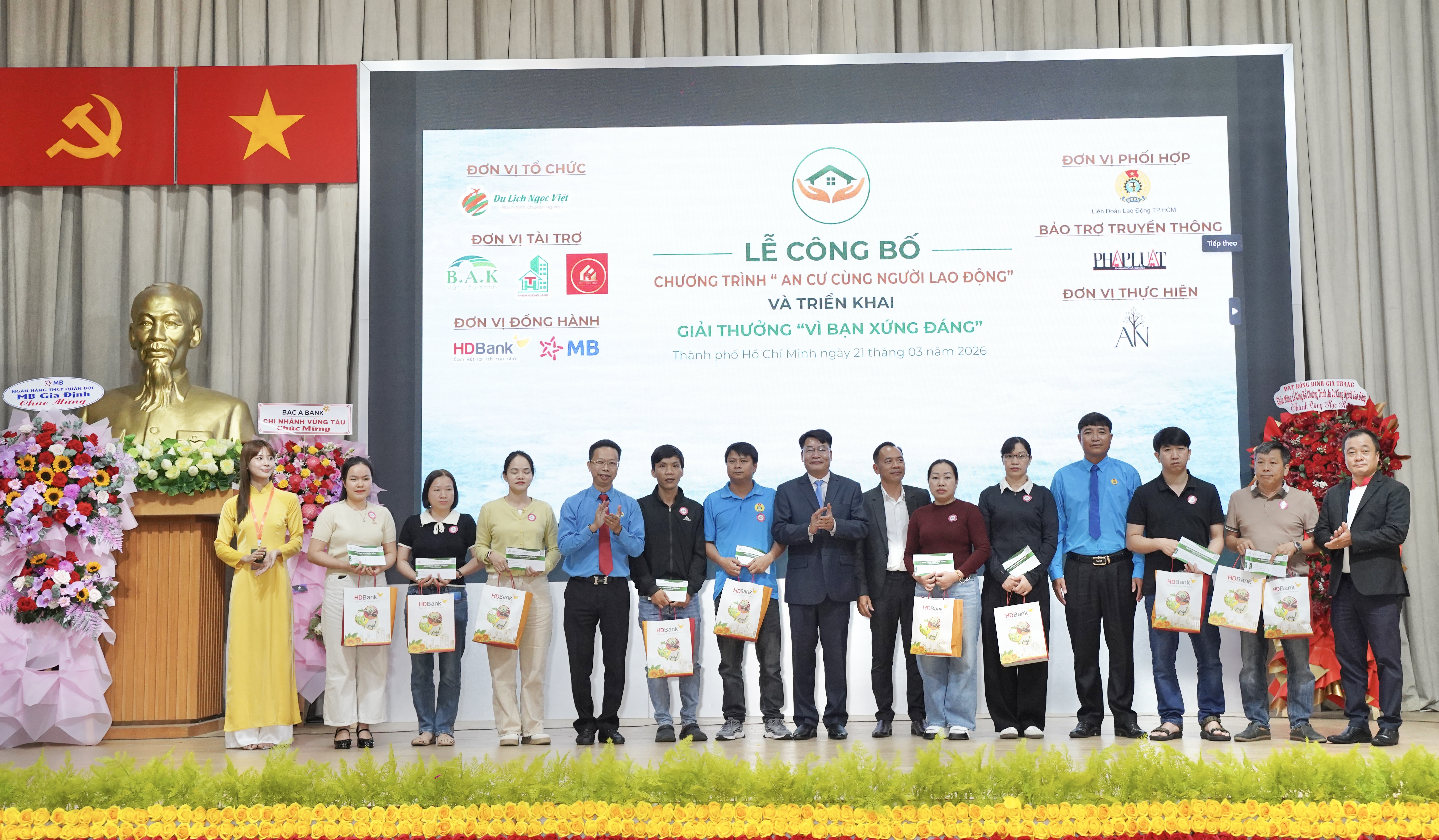 Toàn cảnh lễ ra mắt Chương trình 'An cư cùng người lao động' và phát động Giải thưởng 'Vì bạn xứng đáng' năm 2026