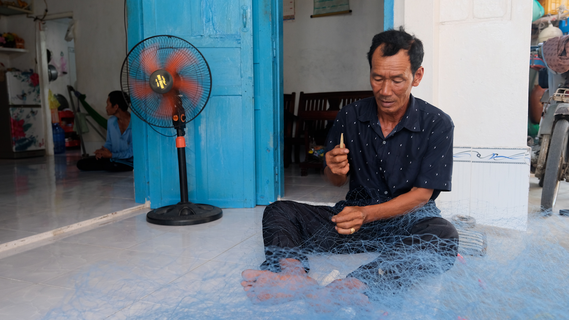 Video: Bộn bề khó khăn, ngư dân vẫn quyết bám biển