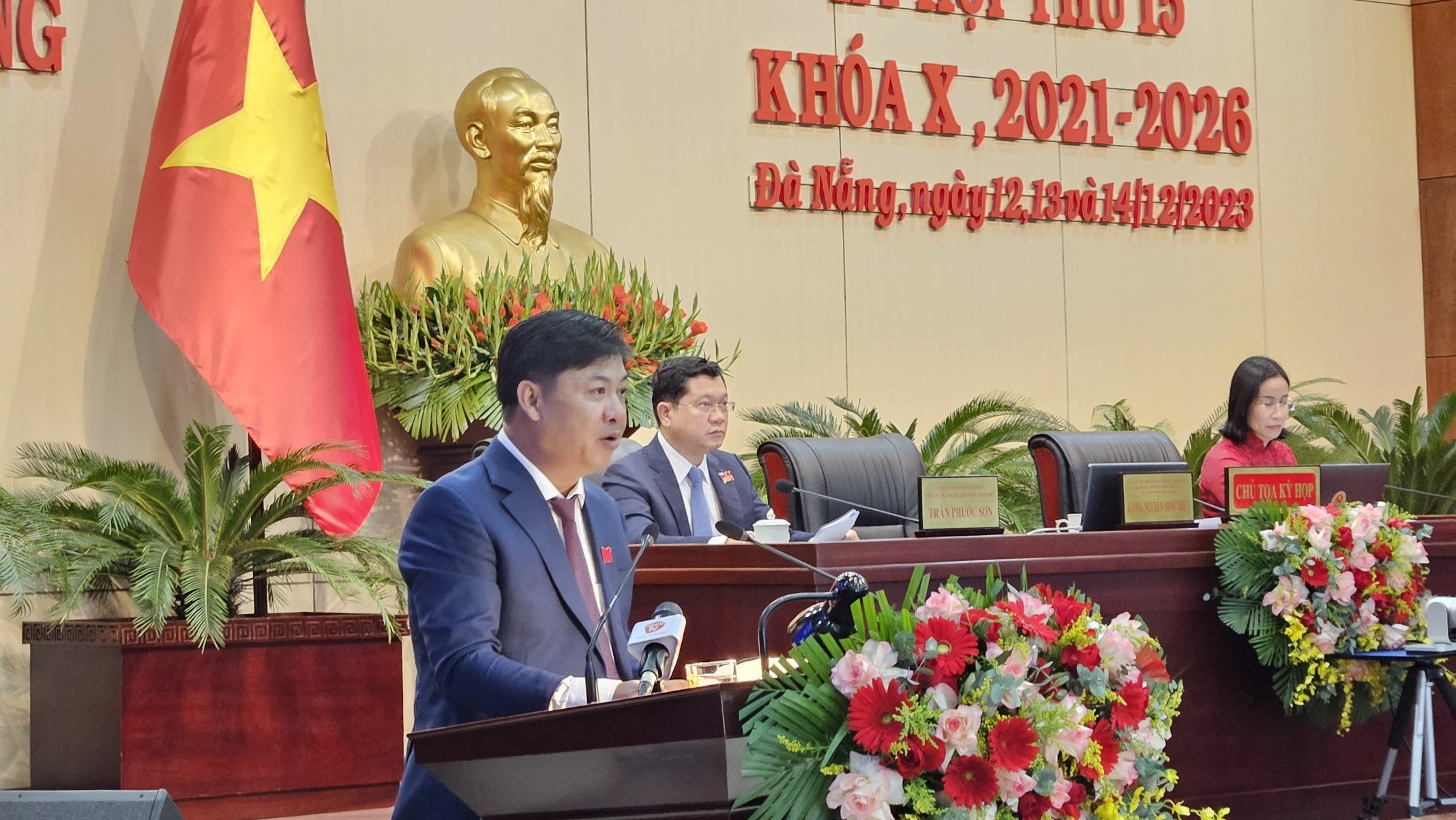 du khách đến đà nẵng thu ngân sách