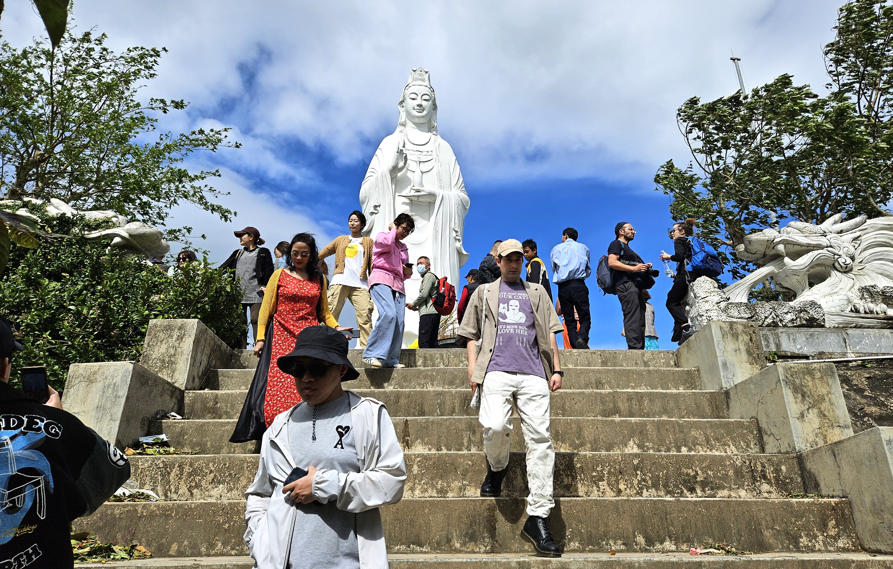 ngoi-chua-lon-nhat-da-nang-7.jpg