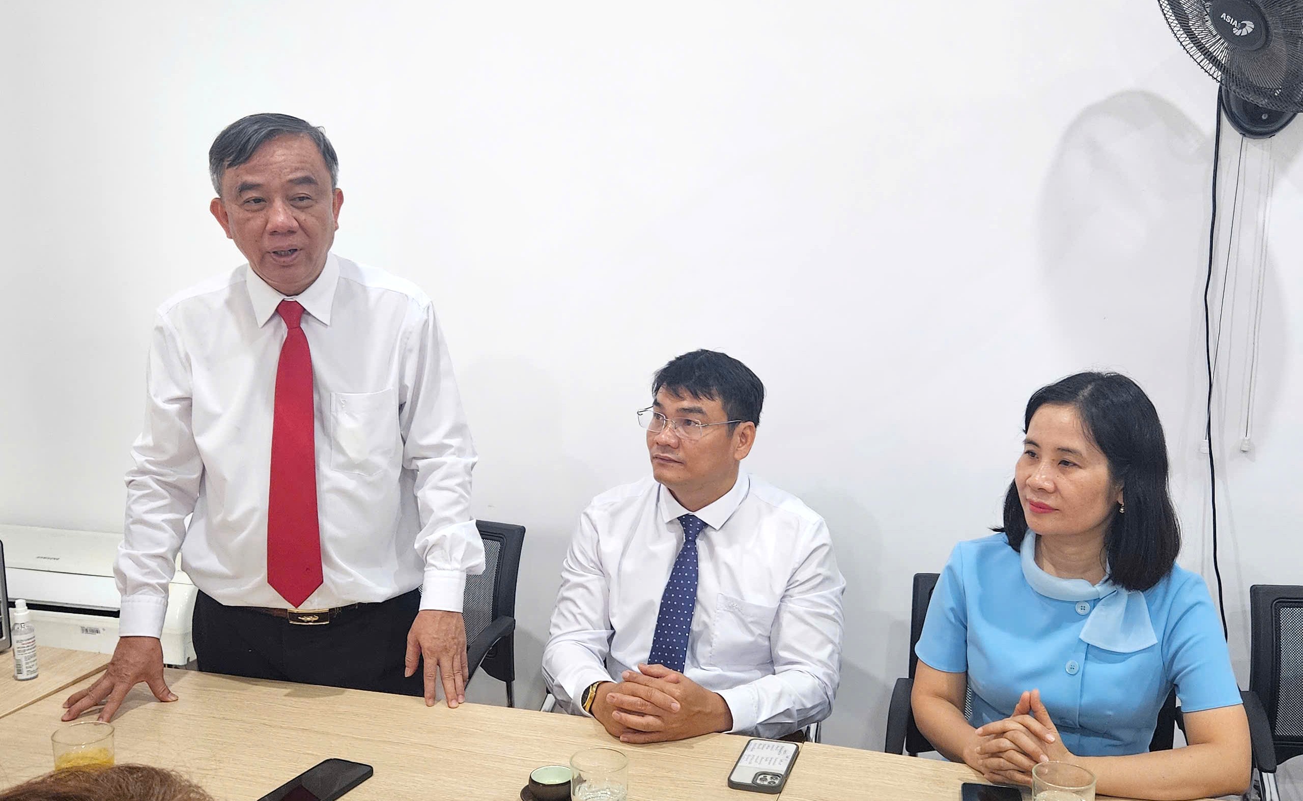 bao-phap-luat-tp.hcm-1.jpg