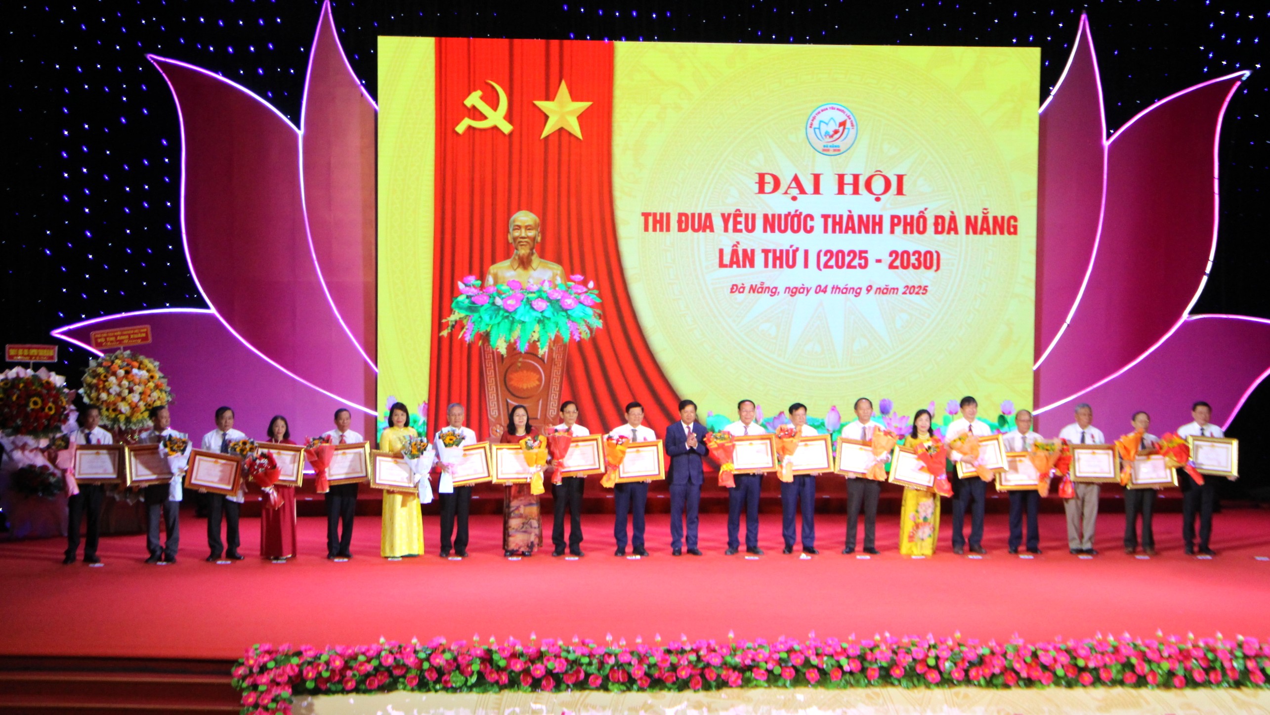 thi đua yêu nước