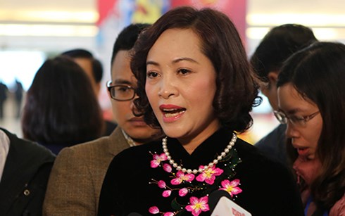 "kham phuc trach nhiem cua cac uy vien bo chinh tri khong tai cu" hinh 0