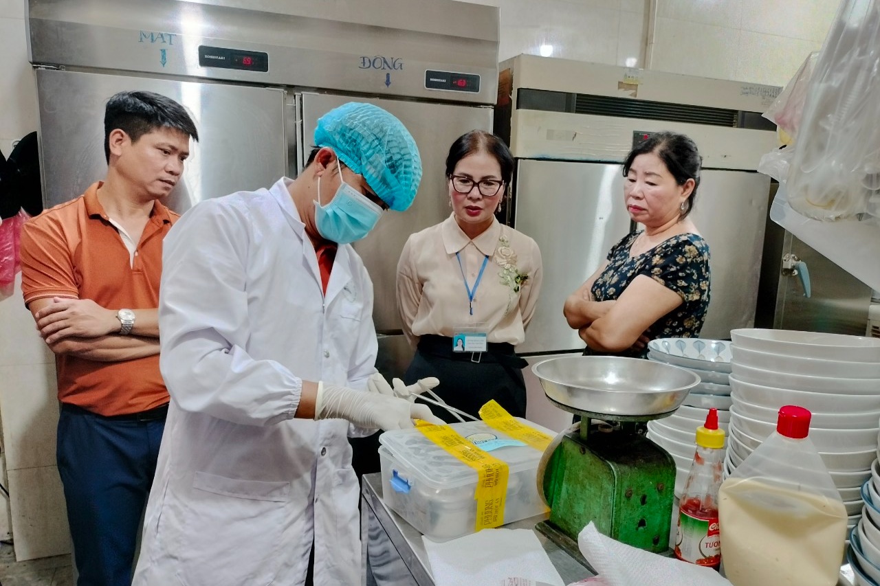 ngo-doc-banh-mi-1-8366-9553.jpg