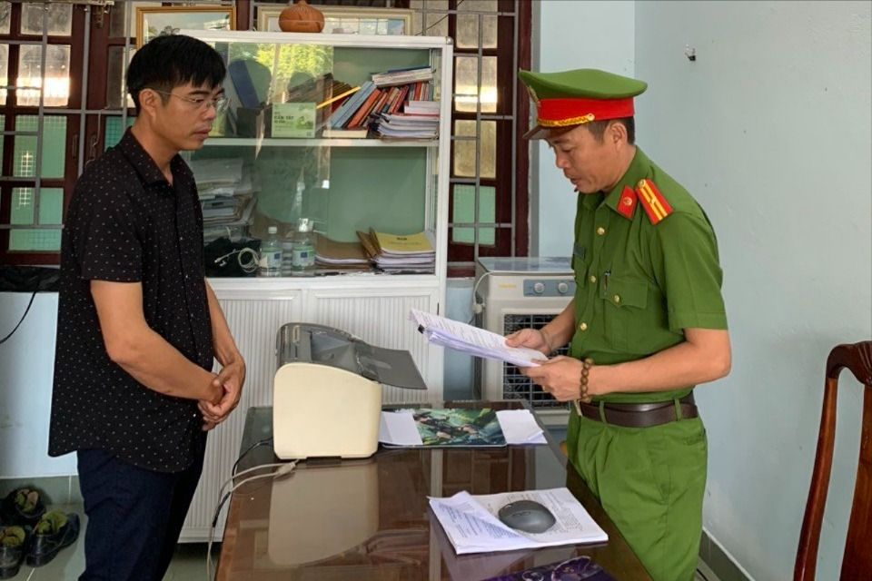 Trần Văn Phi giúp giám đốc lập khống hồ sơ quyết toán công trình xây dựng mới trụ sở Hợp tác xã Mỹ Tân An. Ảnh: CA