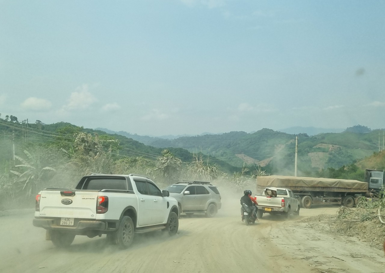 Quoc-lo-14d-dai-75km-di-mat-4-tieng-33.jpeg