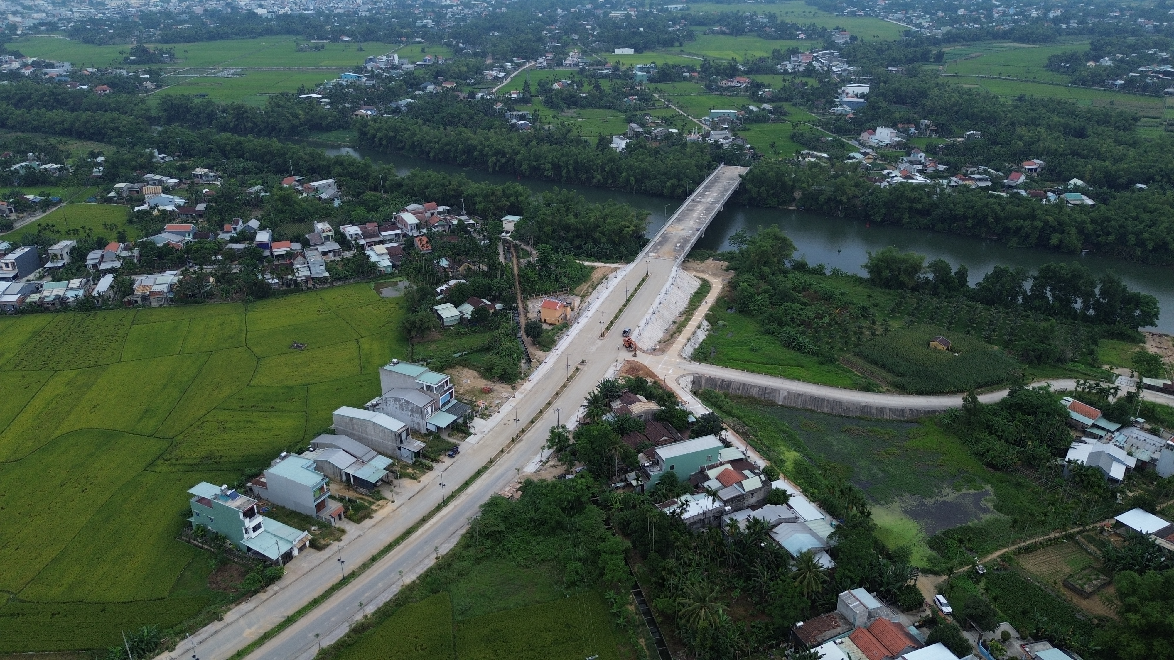 cay-cau-145-ti-khong-hen-ngay-thong-xe12.JPG