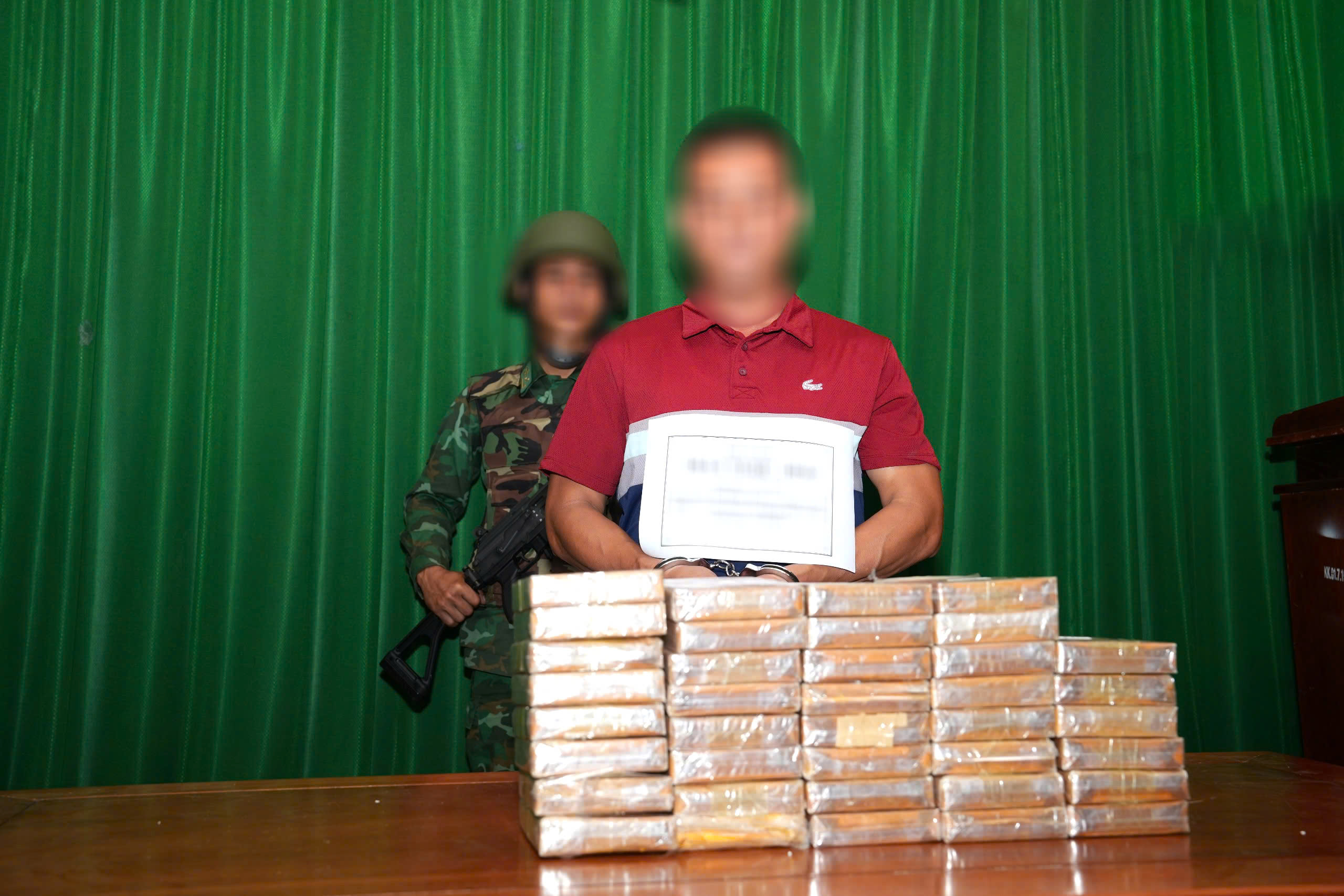mang-38-banh-heroin-vao-Viet-Nam-3.jpeg