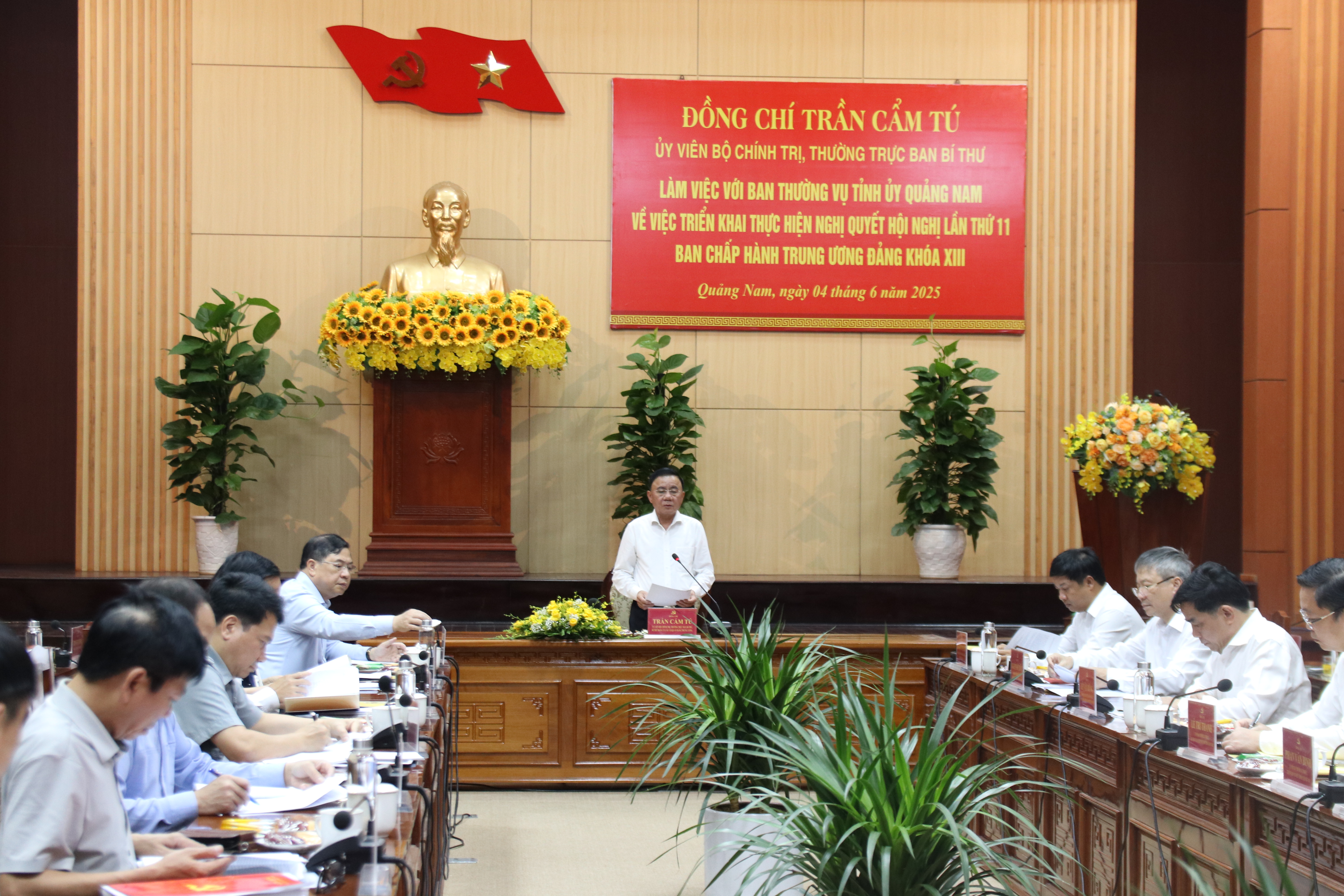 thuong-truc-ban-bi-thu-tran-cam-tu-.JPG