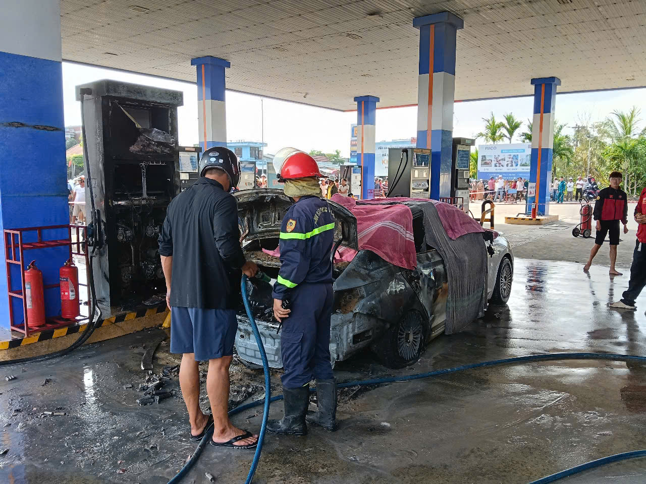 Từ vụ cháy ô tô ở cây xăng tại Đà Nẵng: Ô tô muốn chở pin các loại phải đáp ứng điều kiện gì?
