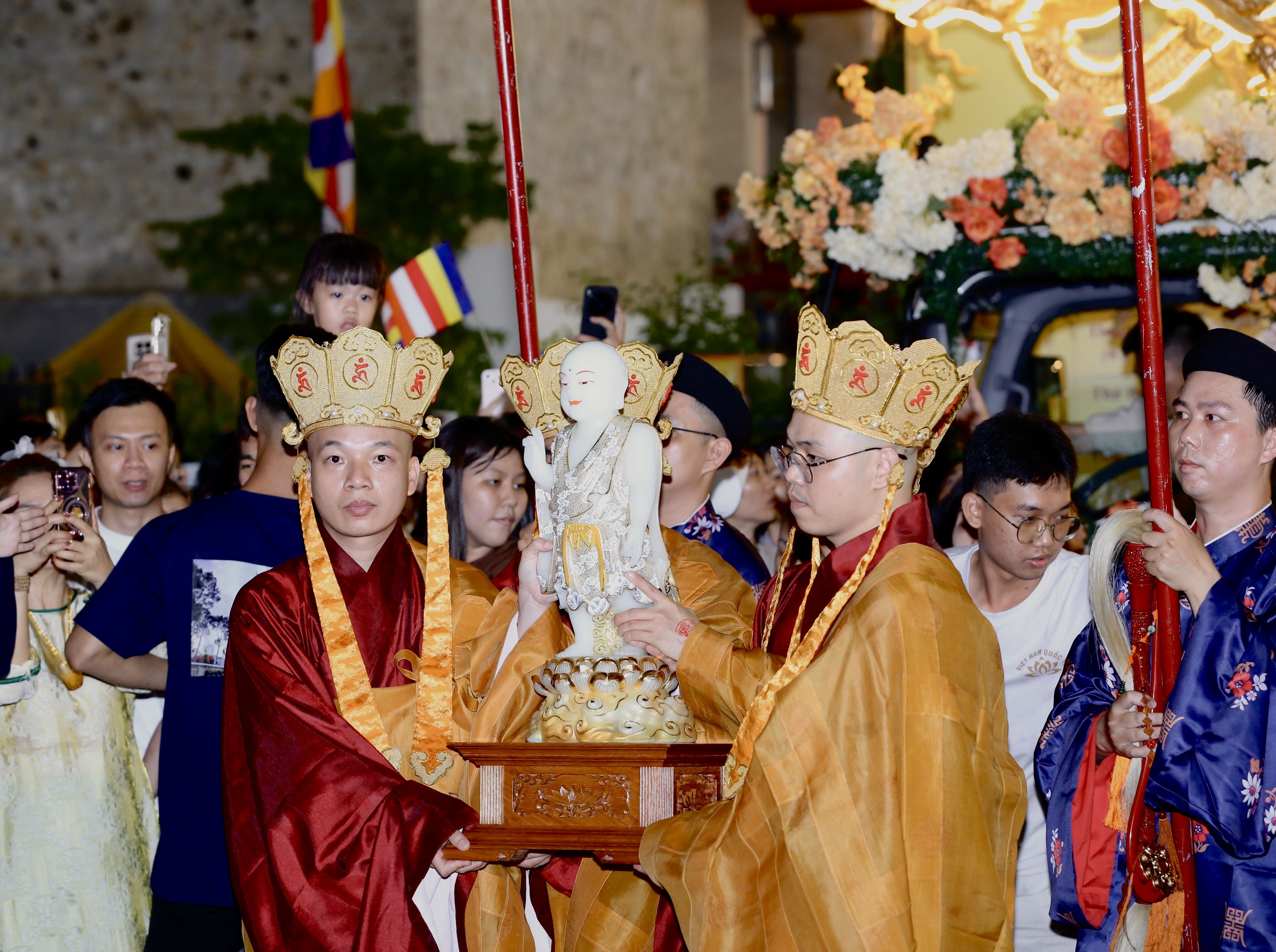 Phật đản, Tôn tượng Đức Phật đản sinh, TP.HCM, chùa Ấn Quang, Việt Nam Quốc tự (26).jpg