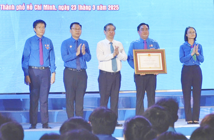sua_1huan-chuong-lao-dong-7-4631-4998.jpg