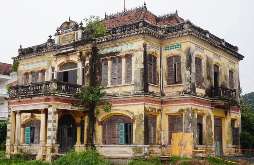 Biệt thự 100 năm tuổi ở Đồng Nai: “Nên phá hay giữ lại?” 