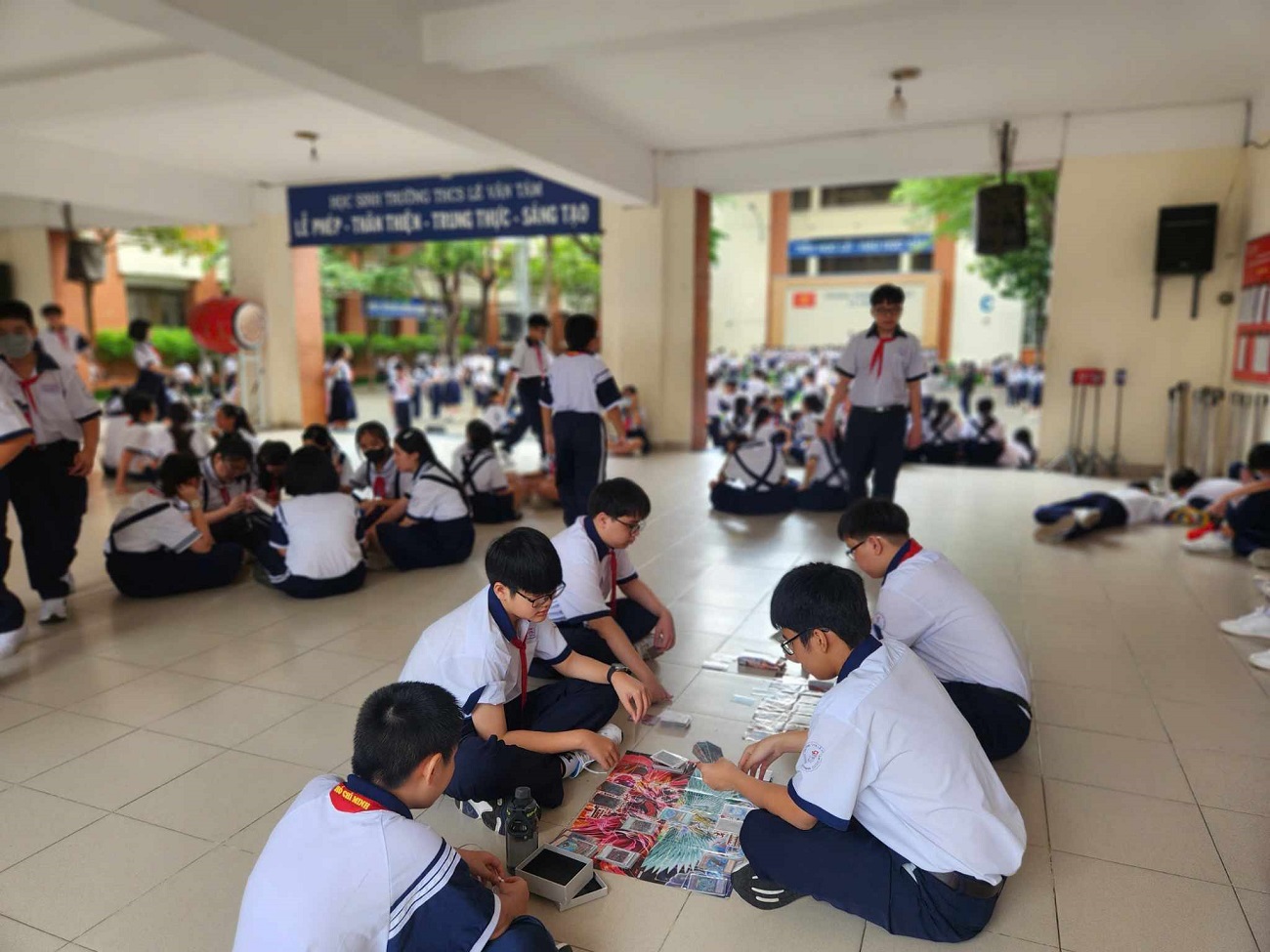Lời dặn của thầy giáo "về tới nhà nhớ nhắn tin lại cho thầy!"