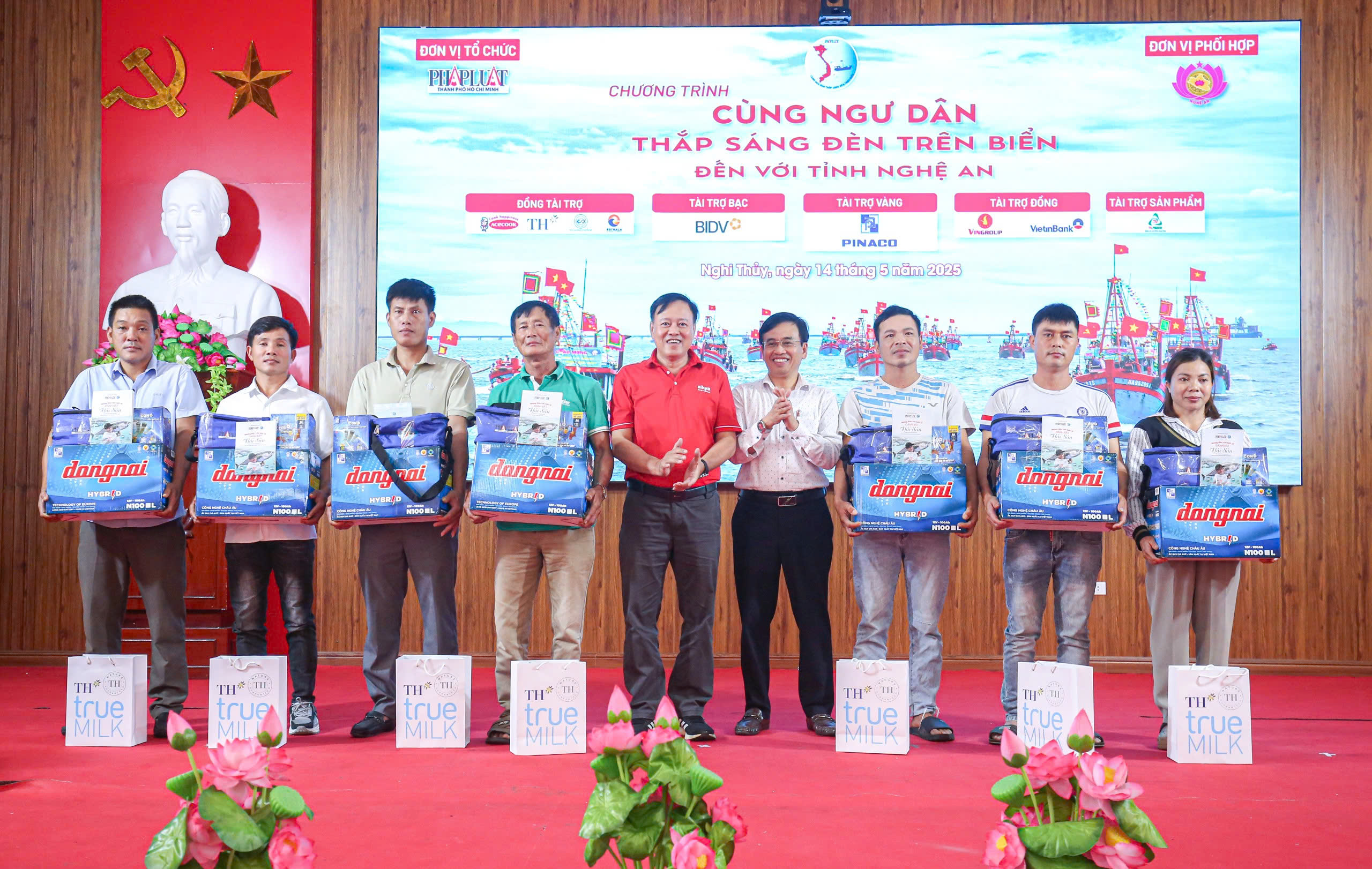 cùng ngư dân 2.jpg