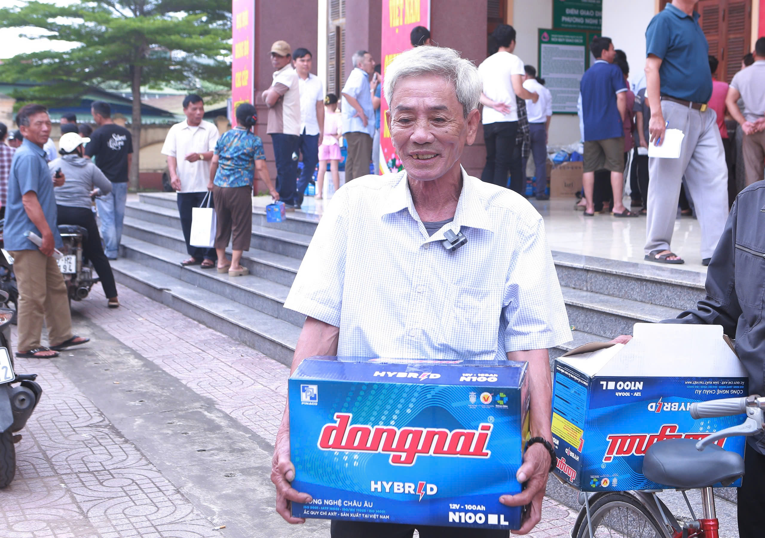 cùng ngư dân thắp sáng đèn trên biển dt 8.jpg