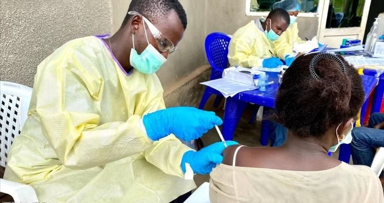 Bệnh Ebola có triệu chứng giống cúm, làm sao để phân biệt?