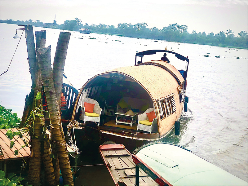 Ký sự một năm du lịch trong biên giới