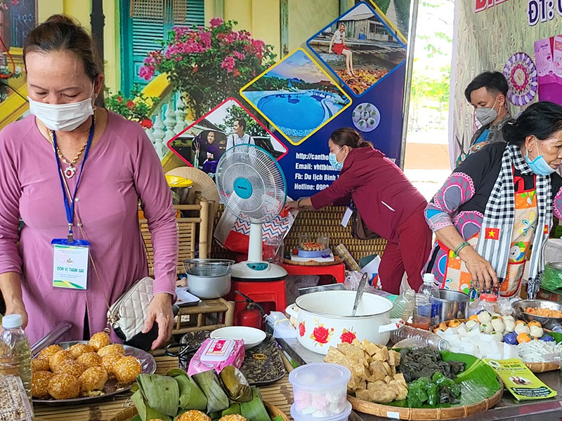 Video: Hàng trăm món bánh dân gian tụ hội tại Cần Thơ