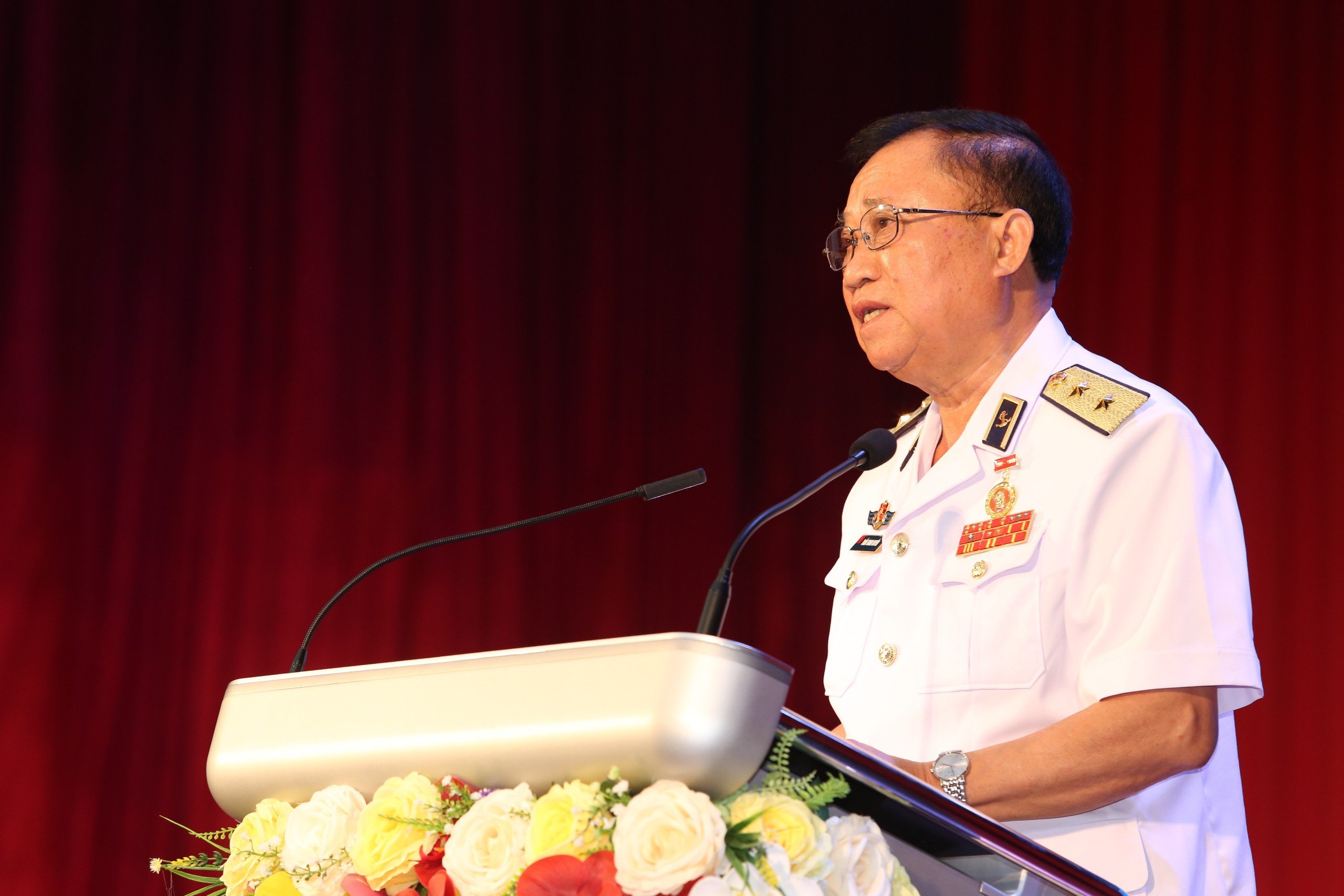 lanh-dao-tphcm-gap-mat-tuong-linh-quan-doi-5202.jpg