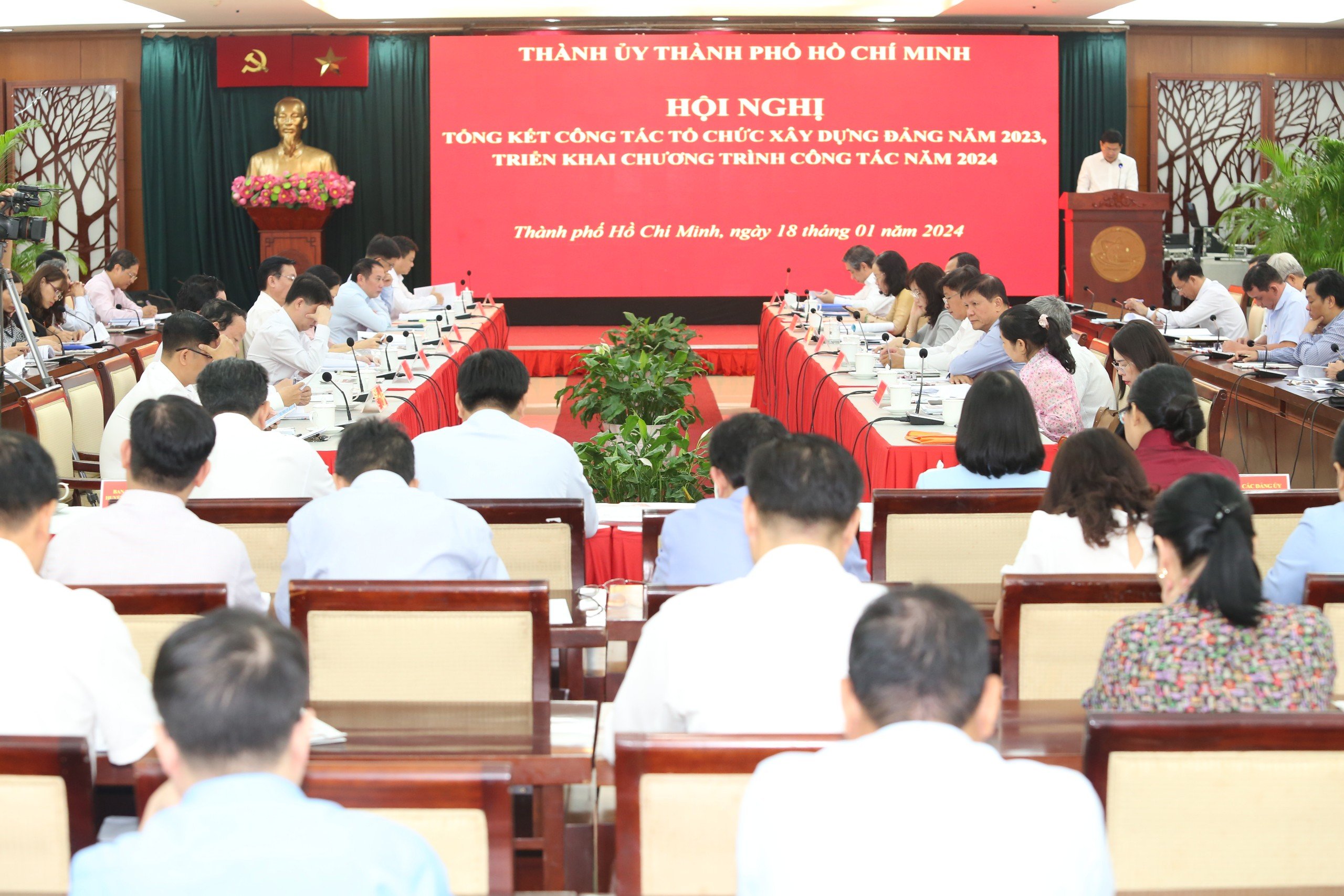 Ngành xây dựng Đảng TP.HCM chú trọng công tác cán bộ, đào tạo đội ngũ ngang tầm nhiệm vụ-tong-ket-nganh-xay-dung-dang (2).jpg