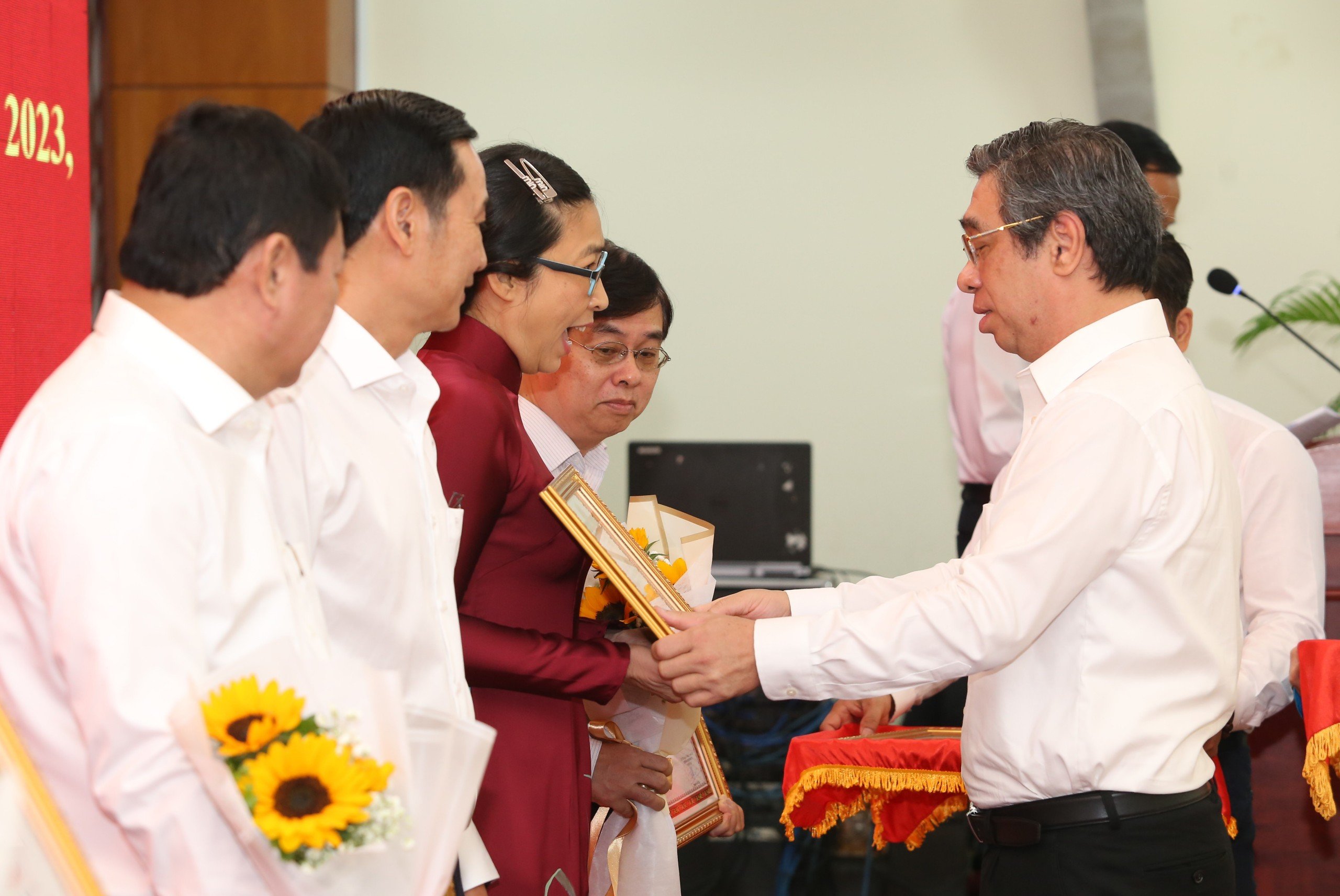 Ngành xây dựng Đảng TP.HCM chú trọng công tác cán bộ, đào tạo đội ngũ ngang tầm nhiệm vụ-tong-ket-nganh-xay-dung-dang (3).jpg