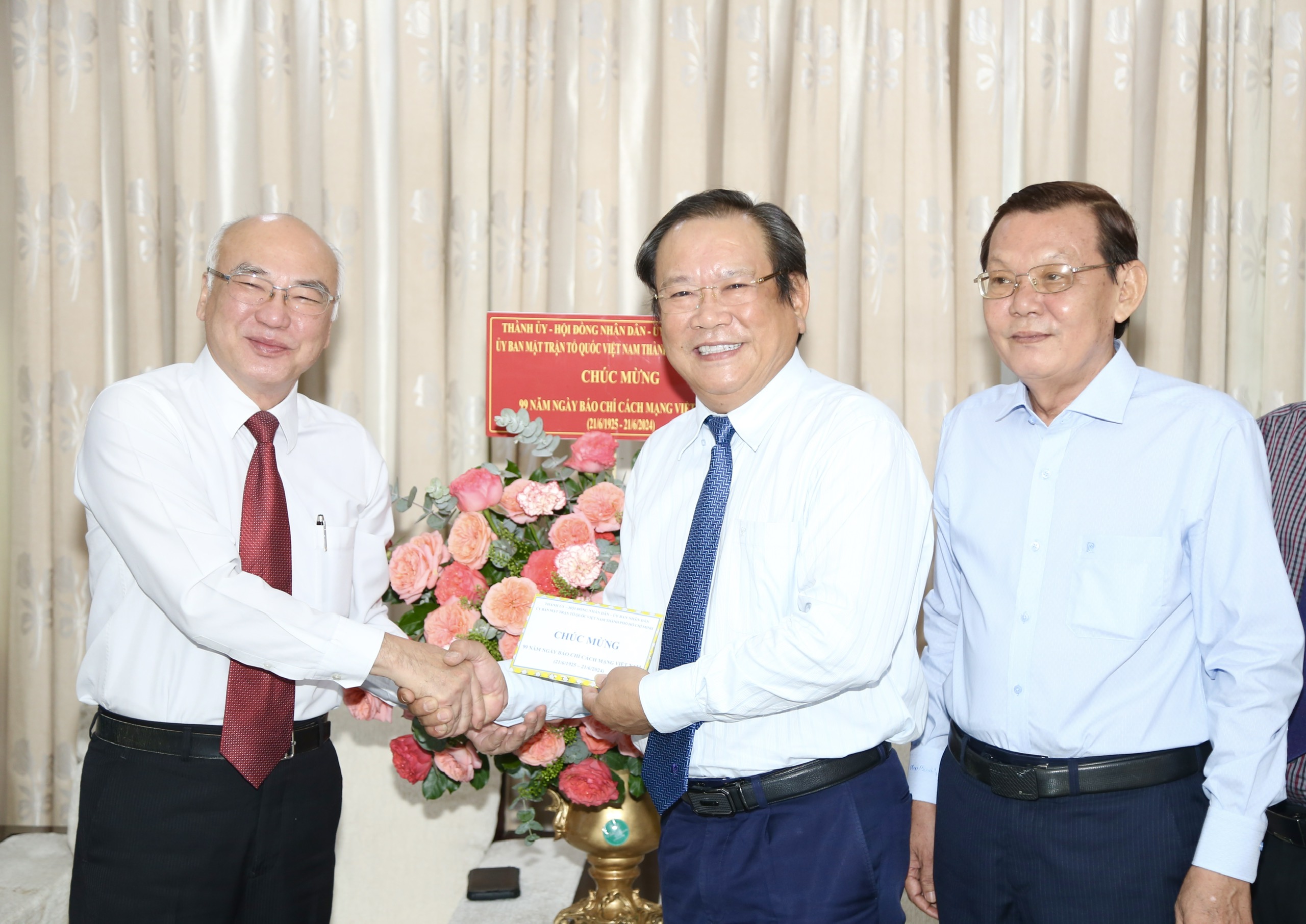 Trưởng ban Tuyên giáo TP.HCM: Báo Pháp Luật TP.HCM đang dần tạo được thương hiệu qua các phóng sự điều tra-ban-tuyen-giao-tham-21-6 (8).jpg
