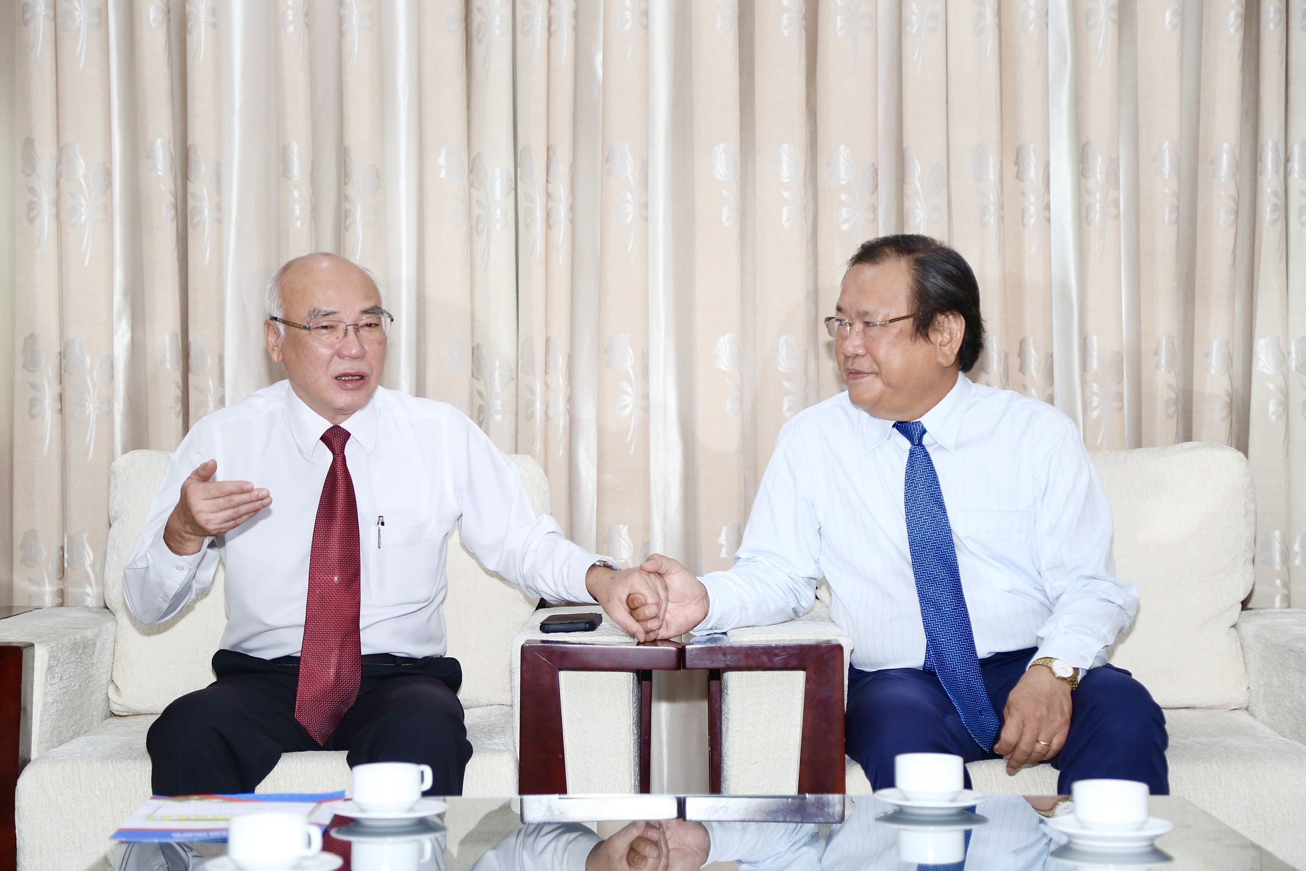 Trưởng ban Tuyên giáo TP.HCM: Báo Pháp Luật TP.HCM đang dần tạo được thương hiệu qua các phóng sự điều tra-ban-tuyen-giao-tham-21-6 (9).jpg