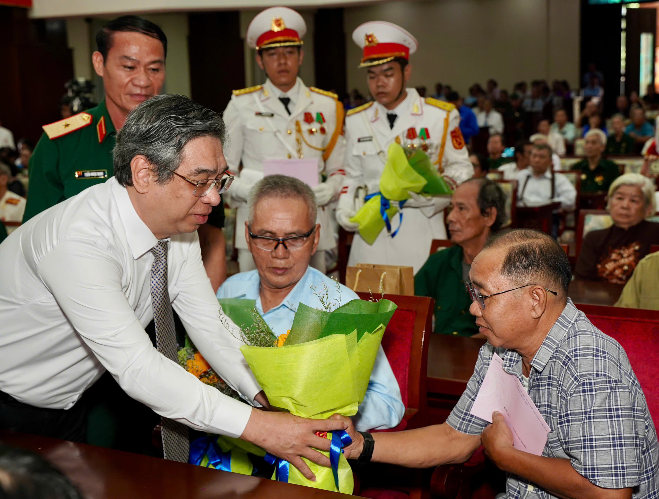 ba-me-viet-nam-anh-hung-tphcm (3).jpg