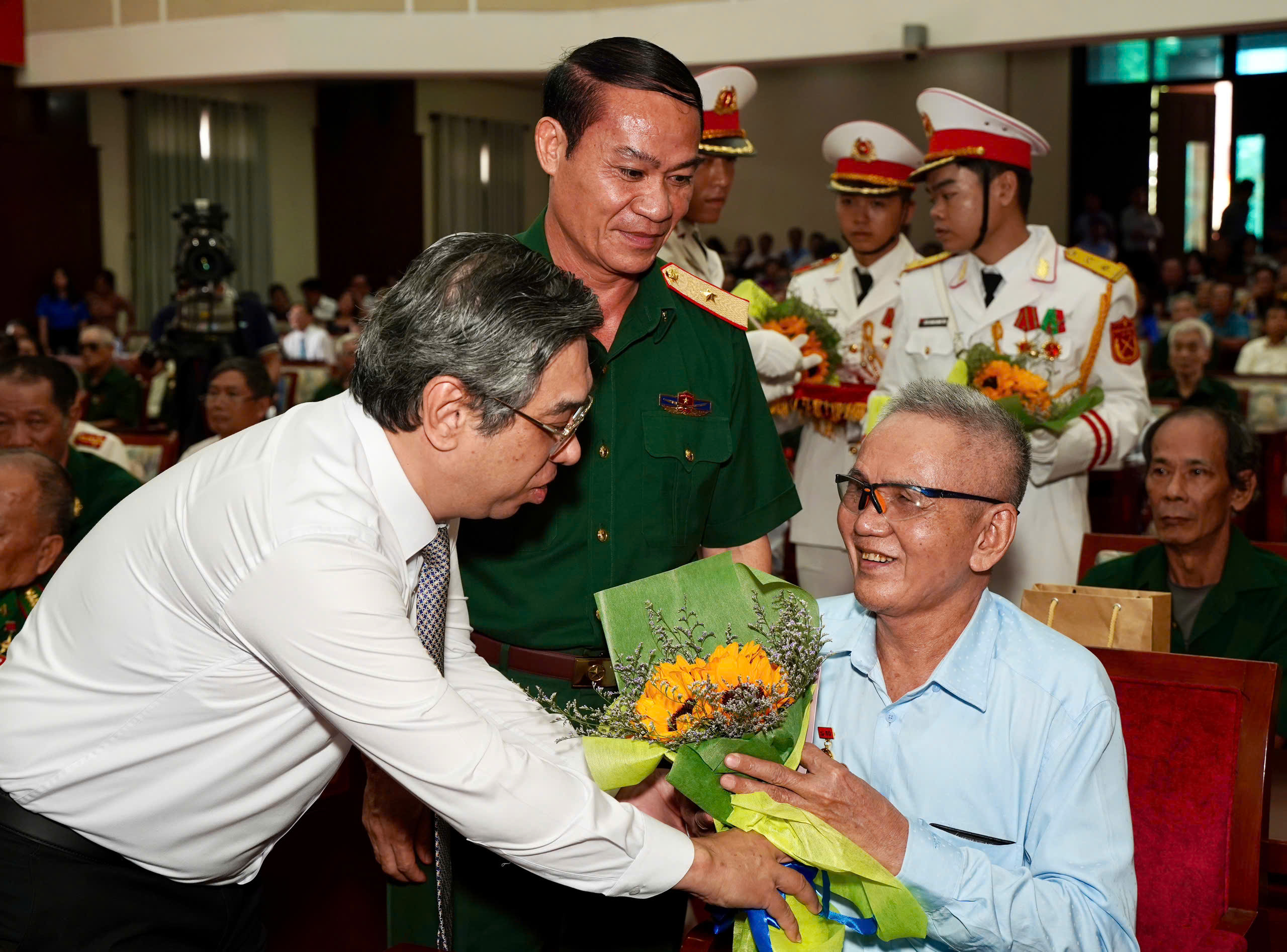 ba-me-viet-nam-anh-hung-tphcm (4).jpg