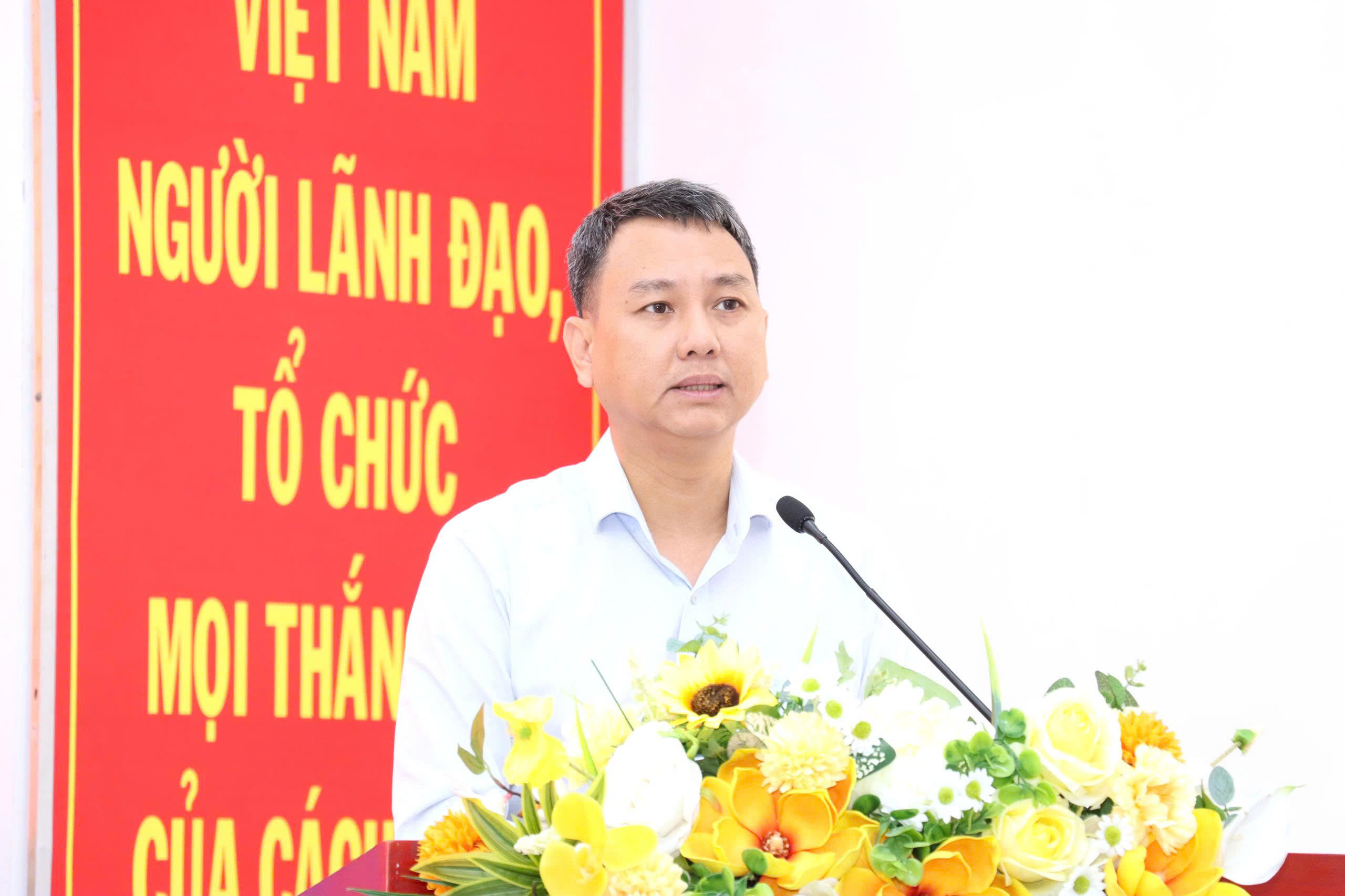 so-tay-dang-vien-chi-bo-mau-tphcm 3.jpg