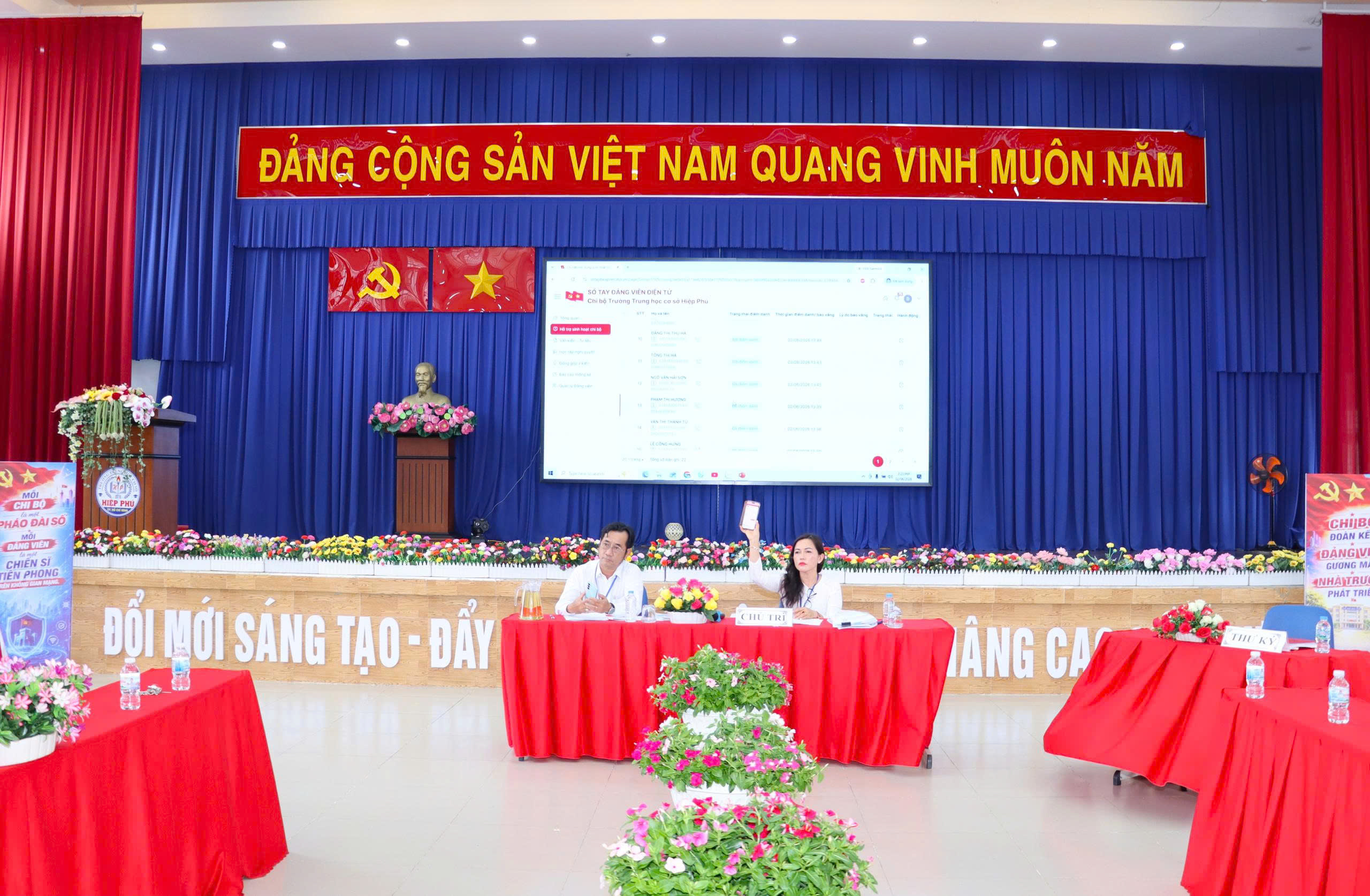 so-tay-dang-vien-chi-bo-mau-tphcm 4.jpg
