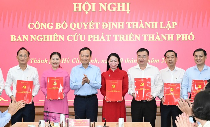ban-nghien-cuu-phat-trienn-tphcm (2).jpg