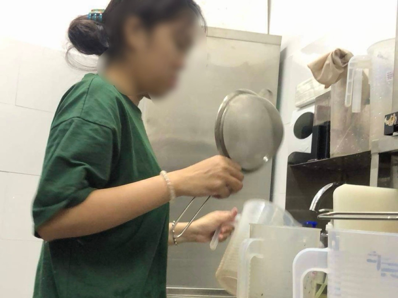 Sinh viên làm thêm quá nhiều, khó có kết quả học tập tốt