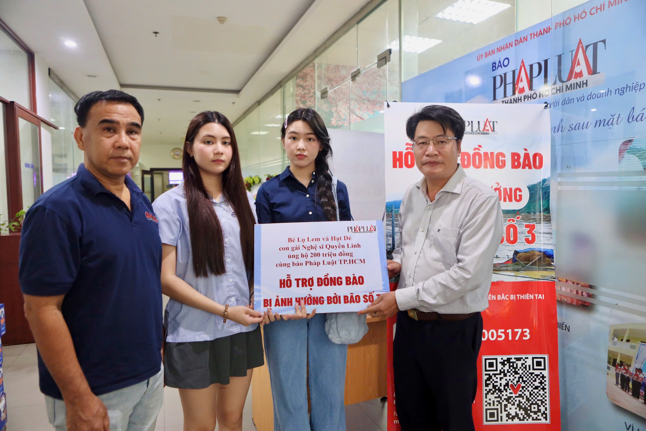 Nghệ sĩ Quyền Linh và 2 con gái