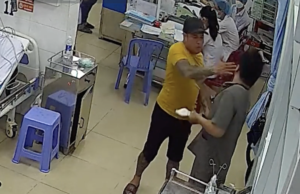 nhân viên y tế - 1