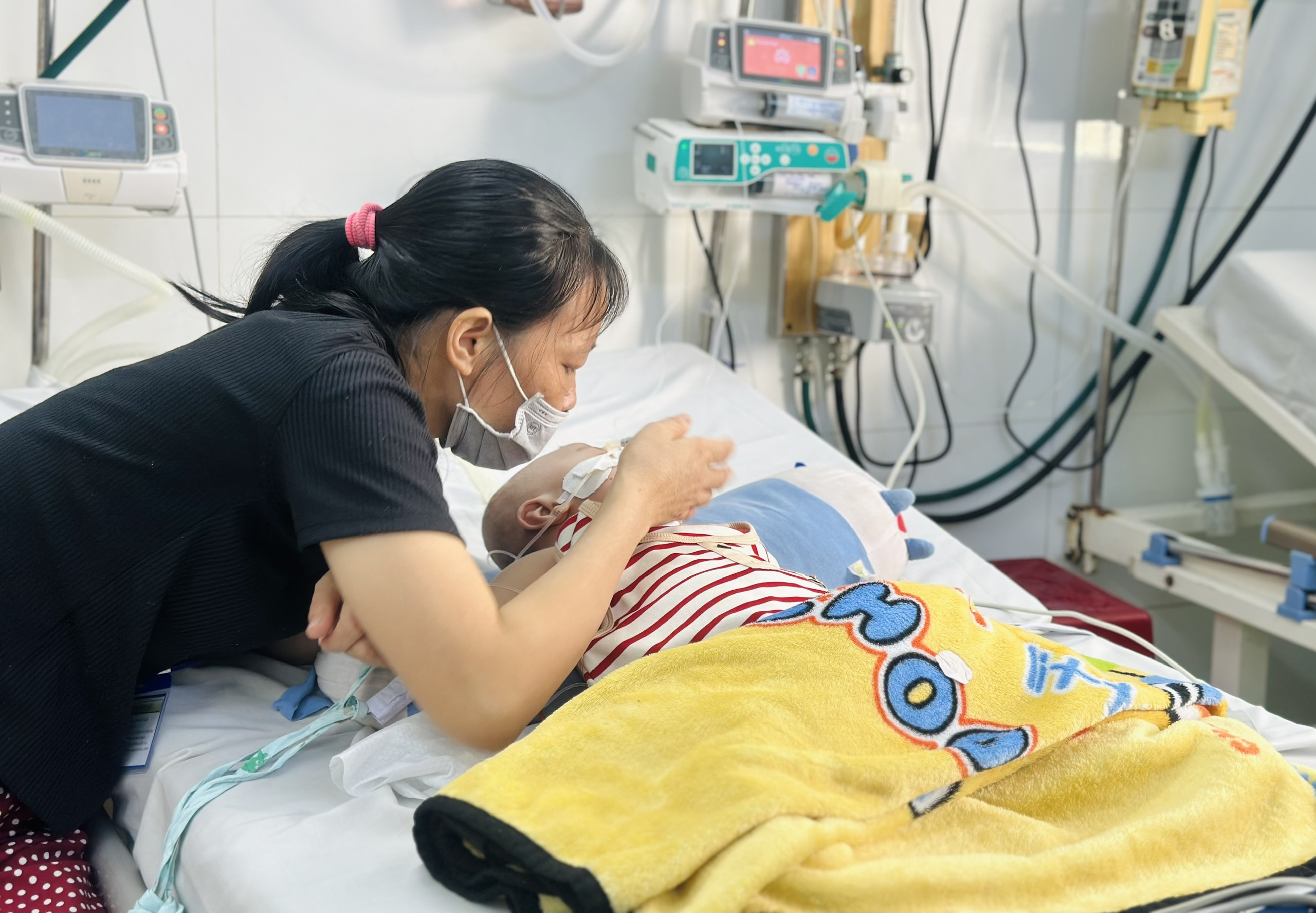 Chủng EV71 gây bệnh tay chân miệng nguy hiểm ra sao?