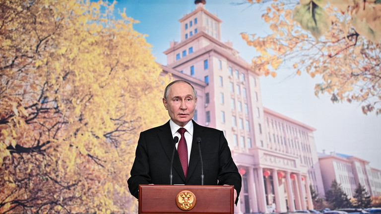 Ông Putin đặt câu hỏi về tính chính danh của ông Zelensky