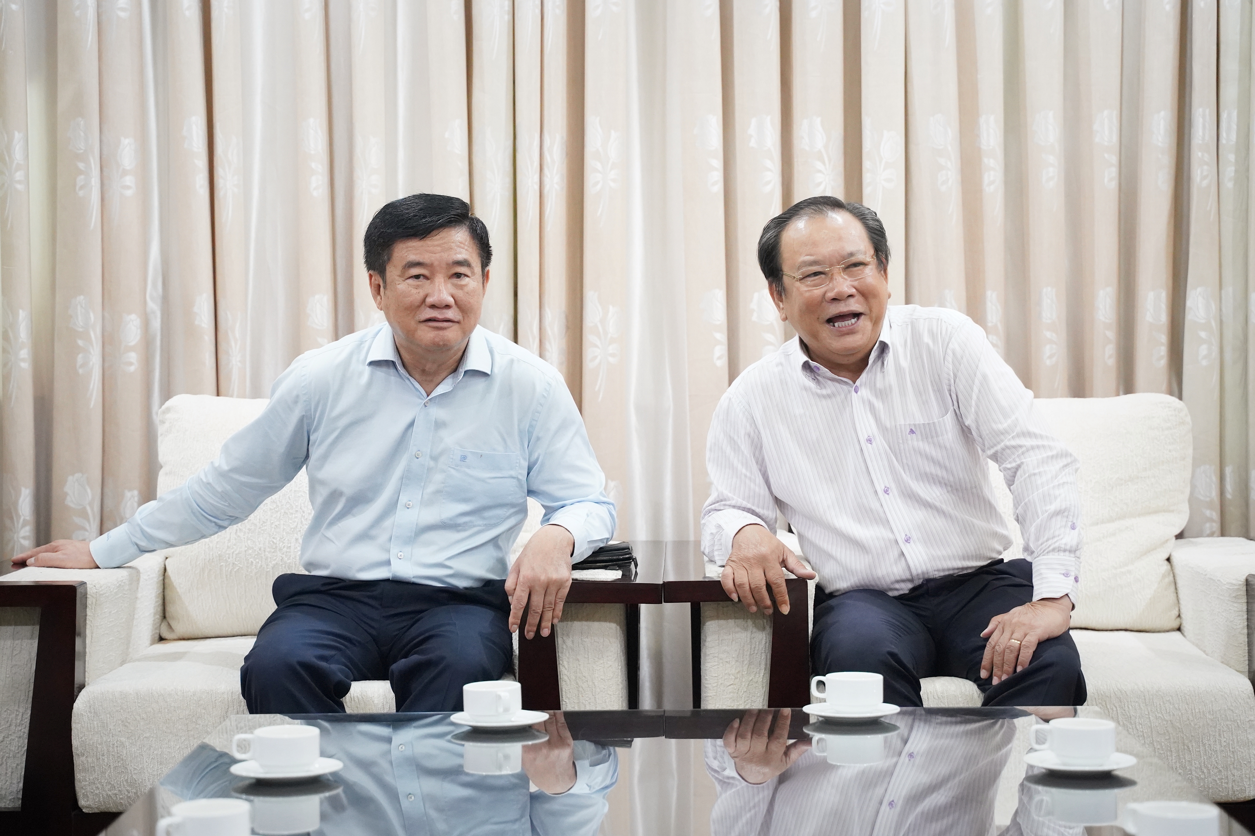 Giám đốc Sở Tư pháp TP. HCM thăm, chúc mừng báo Pháp Luật TP.HCM nhân ngày 21-6