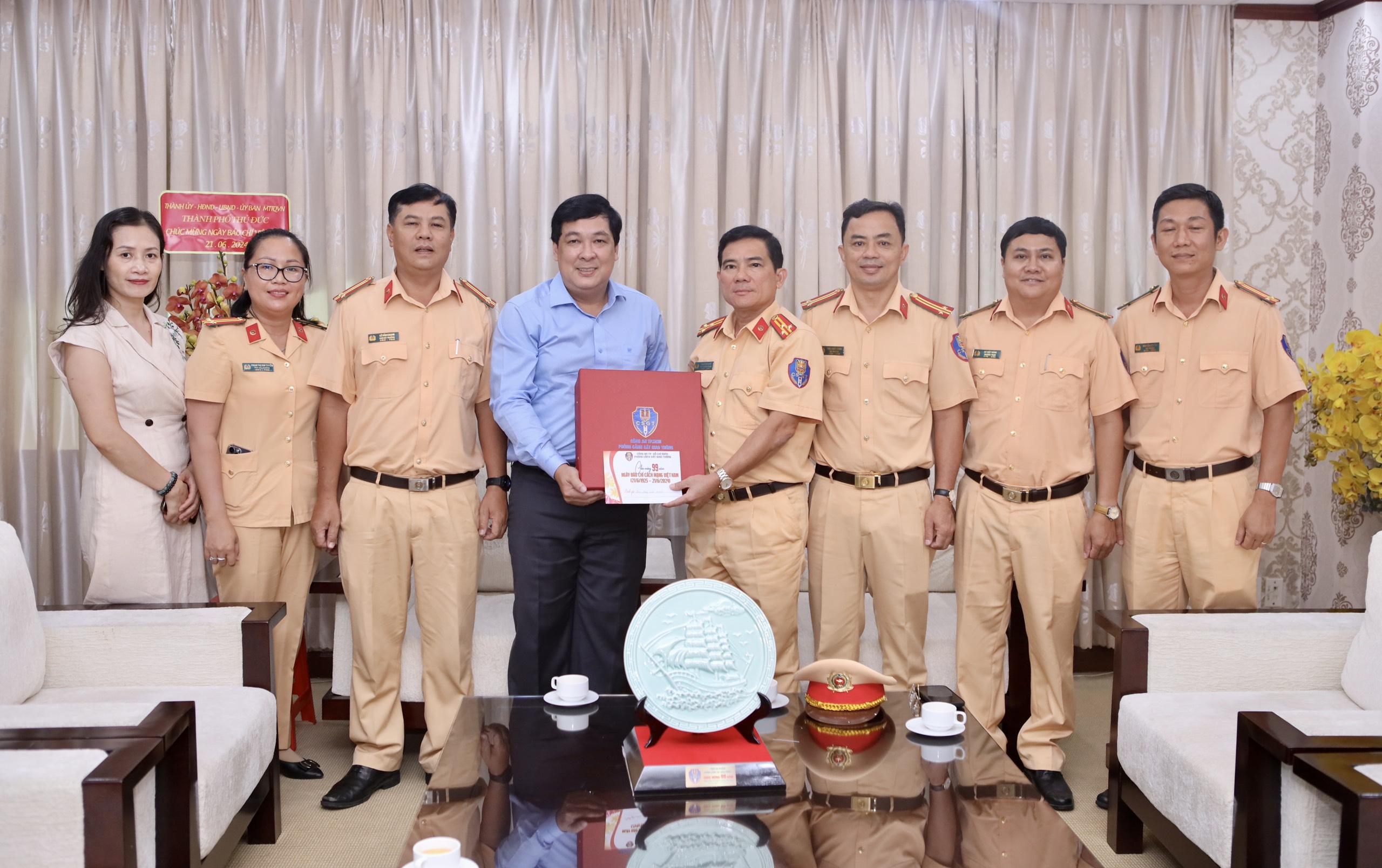 bao-phap-luat-tp.hcm-6.jpg