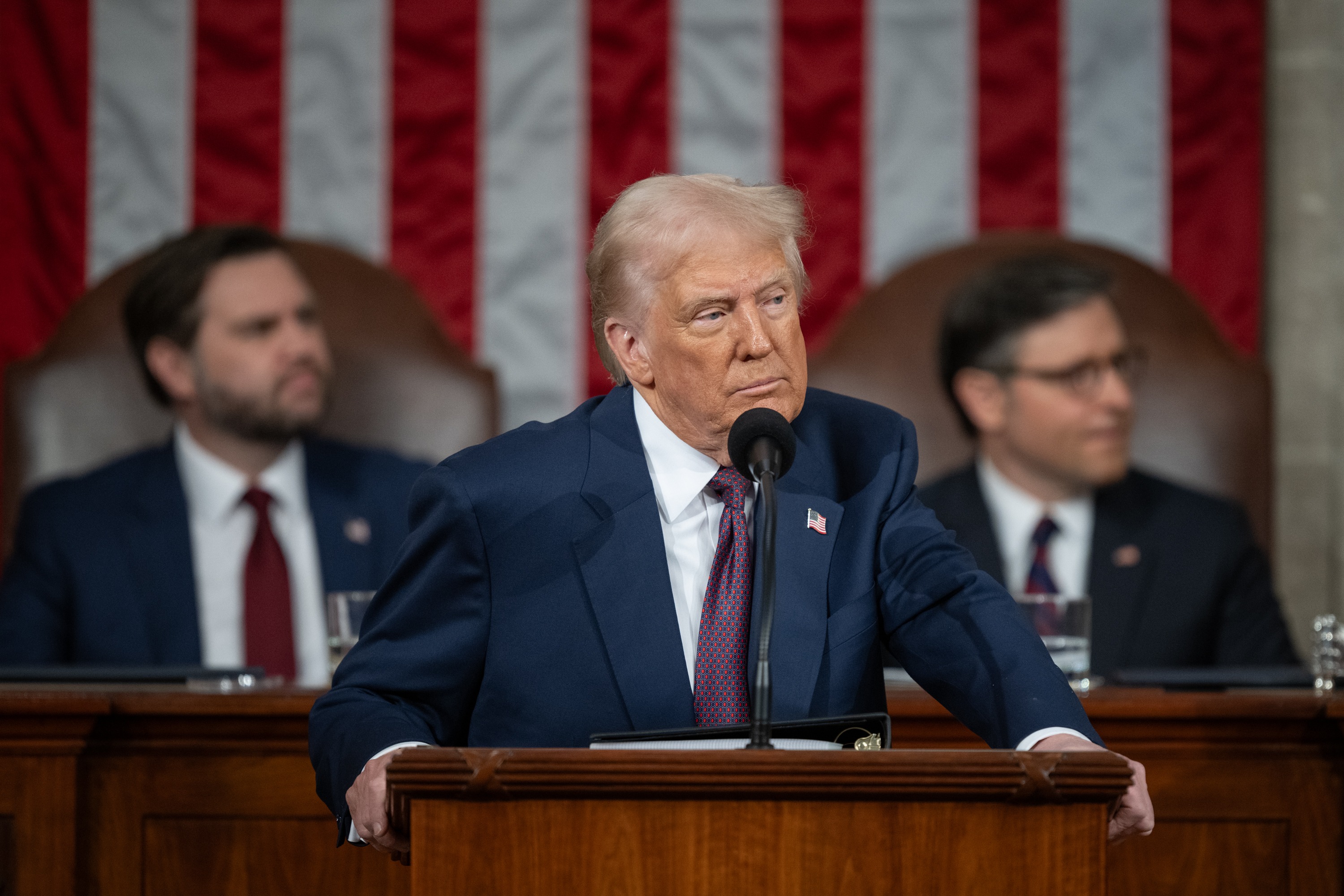 ong-trump-tang-thue-gap-doi-len-thep-nhap-khau.jpg