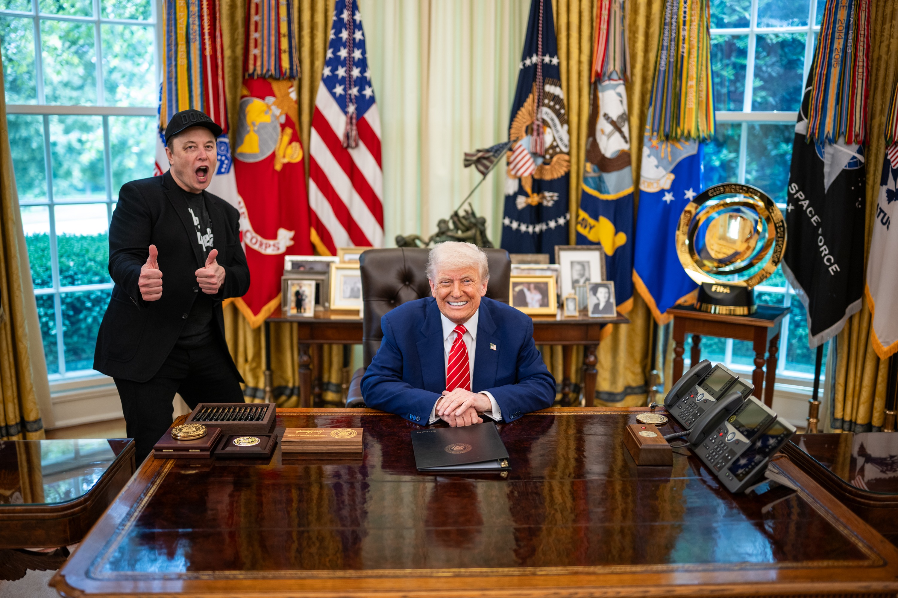 Tỉ phú Musk hối hận vì đã 'quá lời'  với ông Trump
