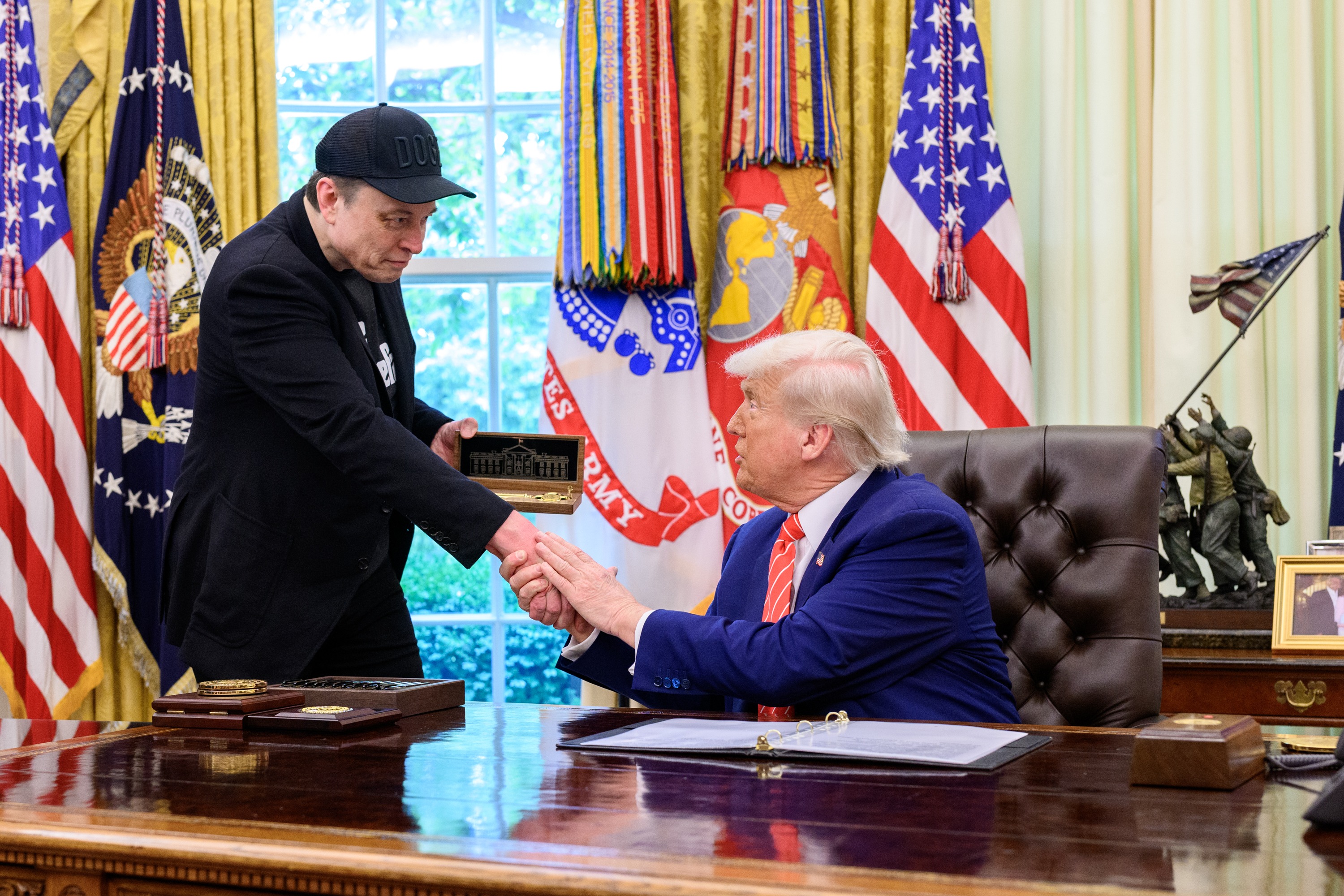 Tỉ phú Musk gọi cho ông Trump trước khi bày tỏ hối tiếc vì đã 'quá lời'?