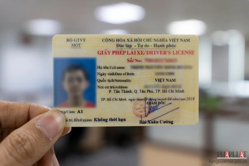 Theo dự luật, bằng lái xe nếu bị trừ hết điểm tài xế sẽ không học và thi lại bằng lái theo chương trình của Bộ GTVT mà trải qua kỳ thi kiểm tra kiến thức do ngành công an tổ chức. Ảnh: PV