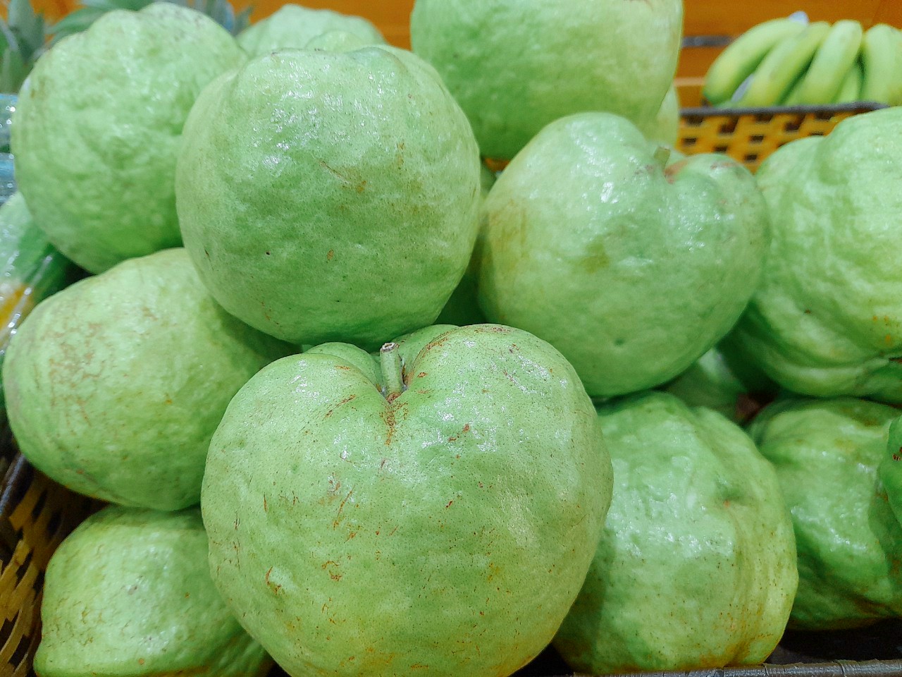 Ổi giàu vitamin C nhưng ai nên hạn chế ăn?