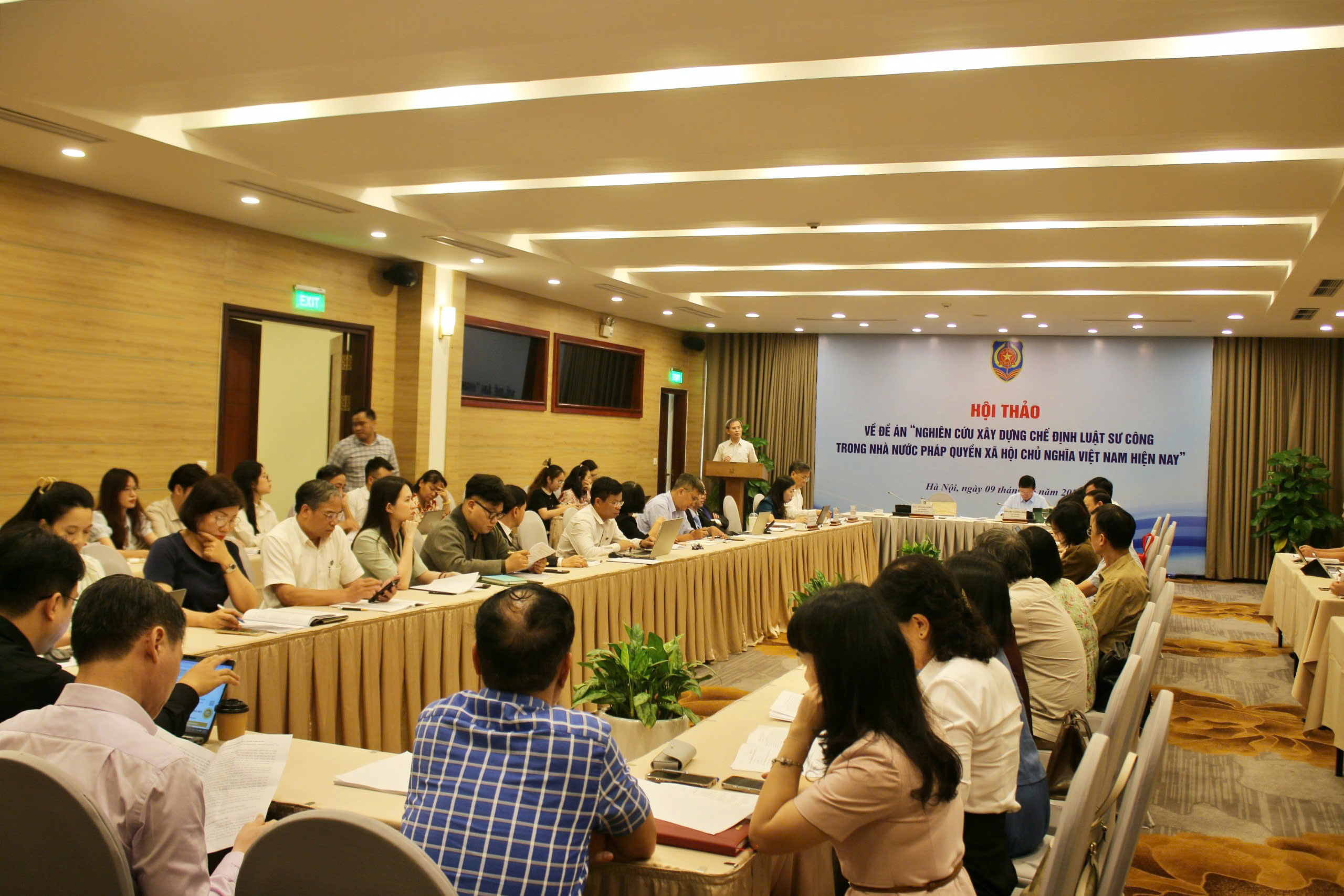 luật sư công 2.jpg
