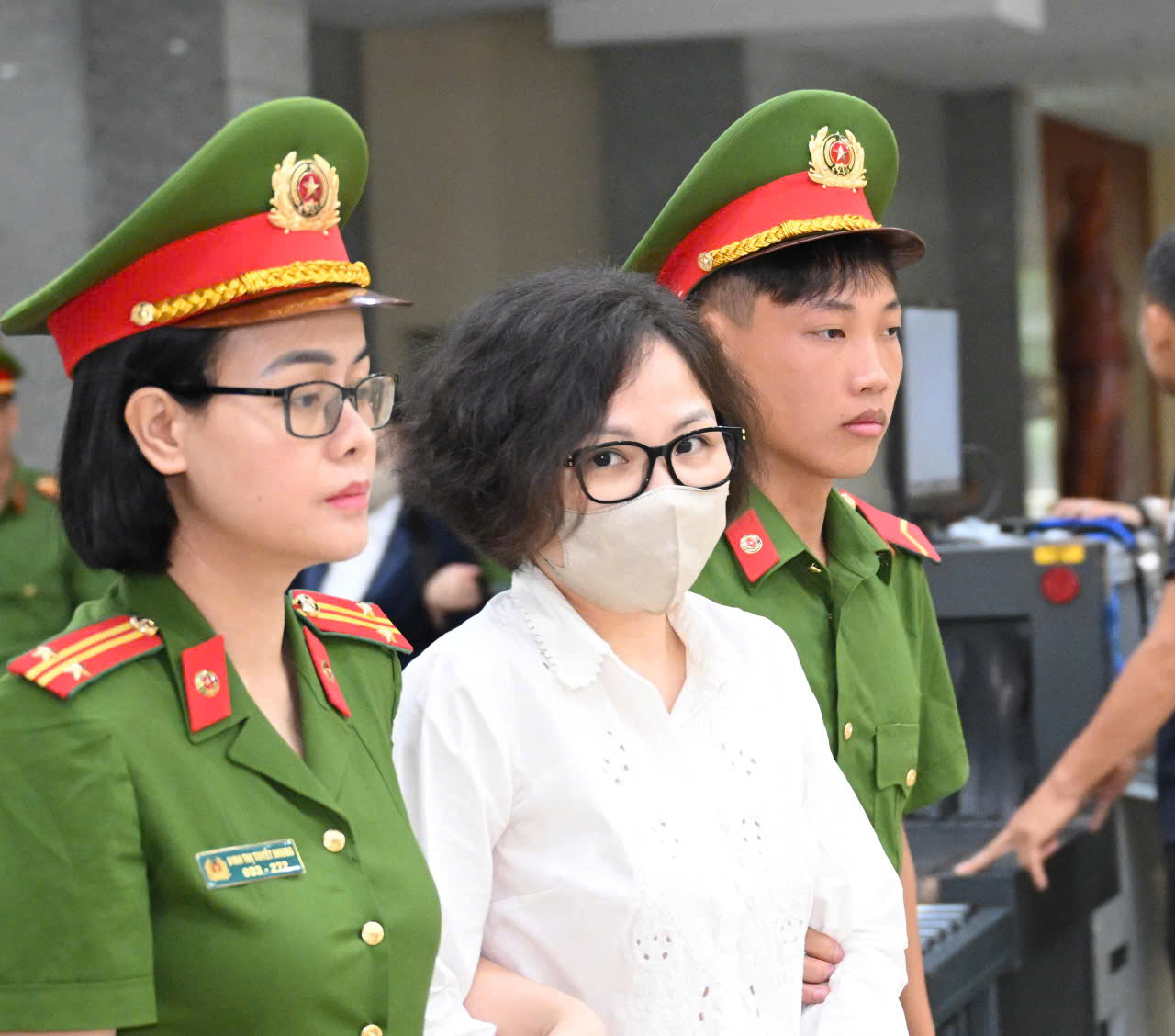 Trịnh Văn Quyết Trịnh Thị Minh Huế.jpg