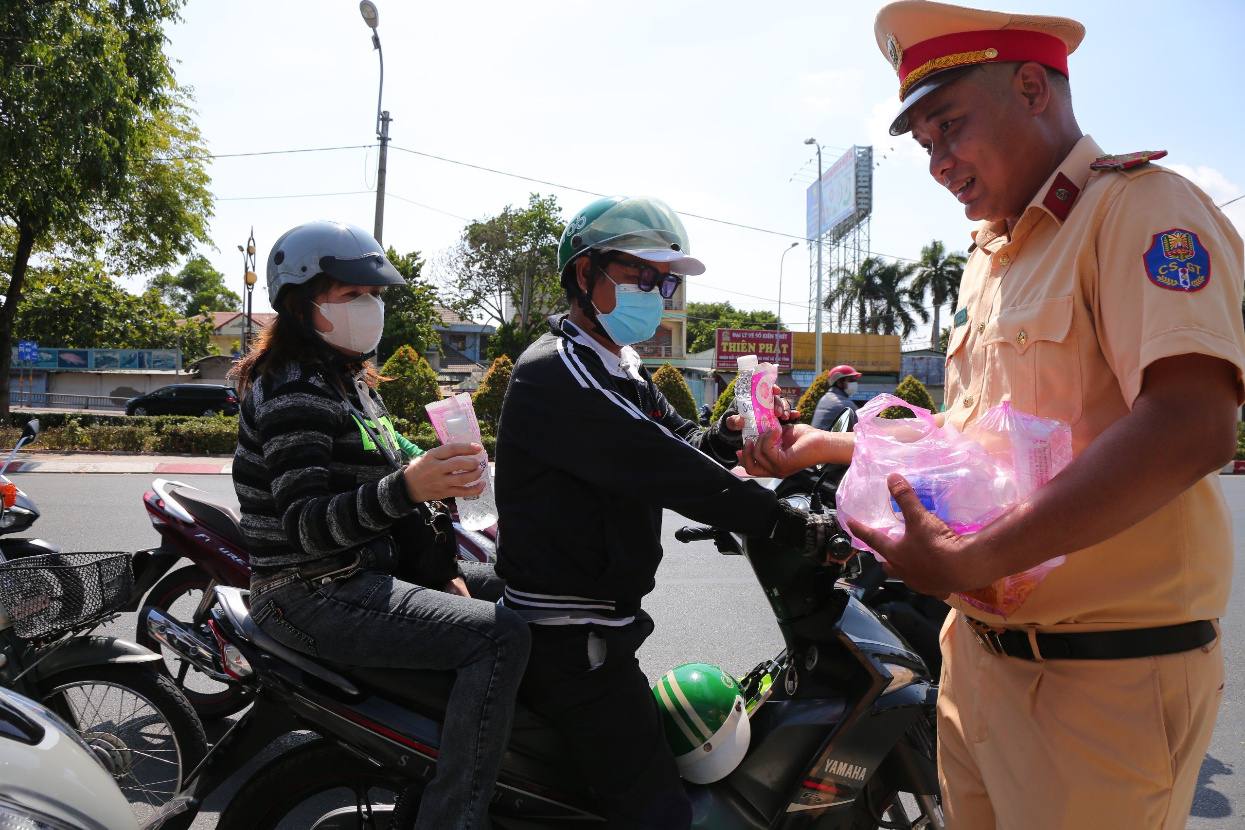 CSGT-phat-nuoc-5.jpg